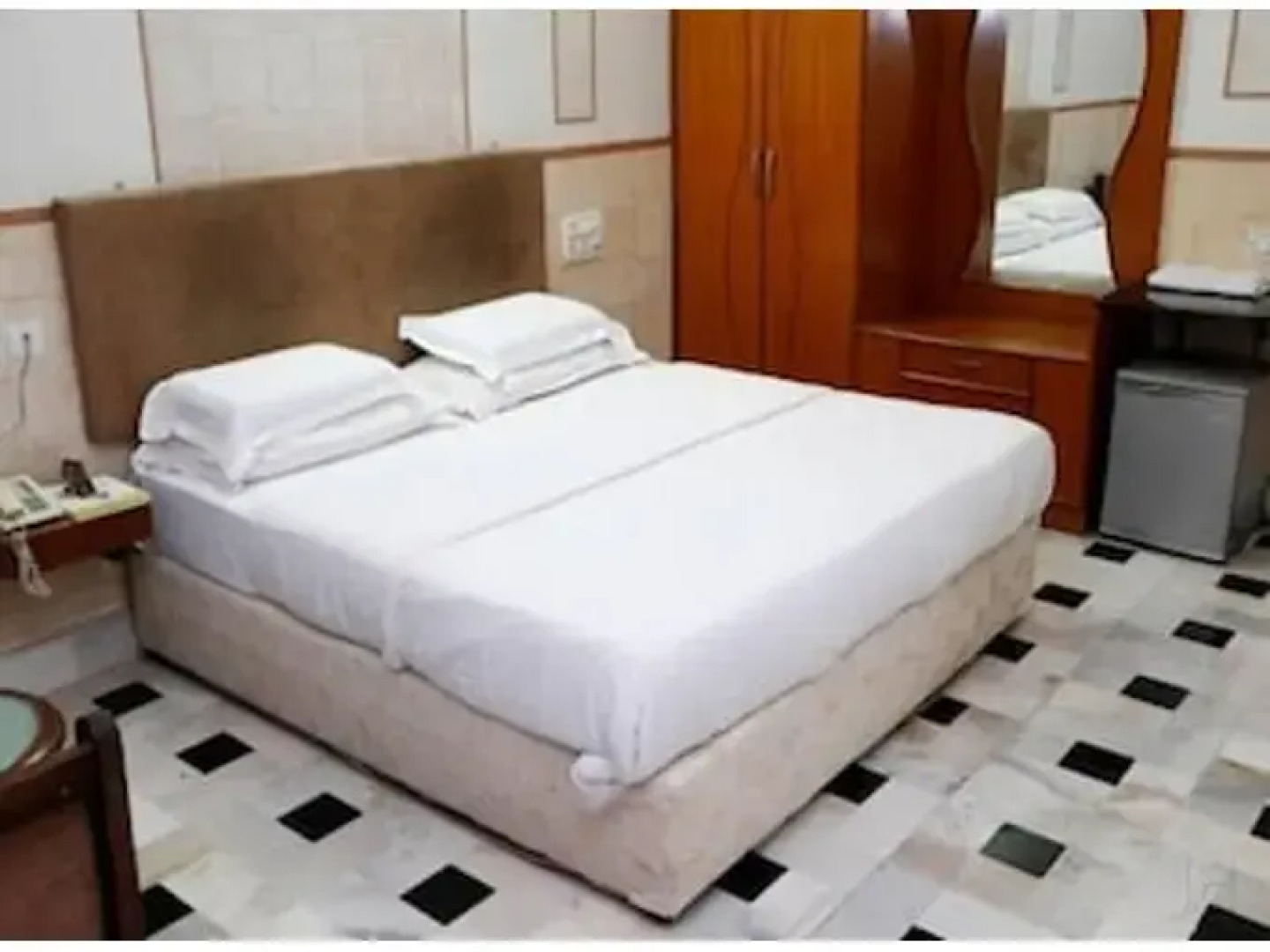 Iroomz Ashoka Comforts