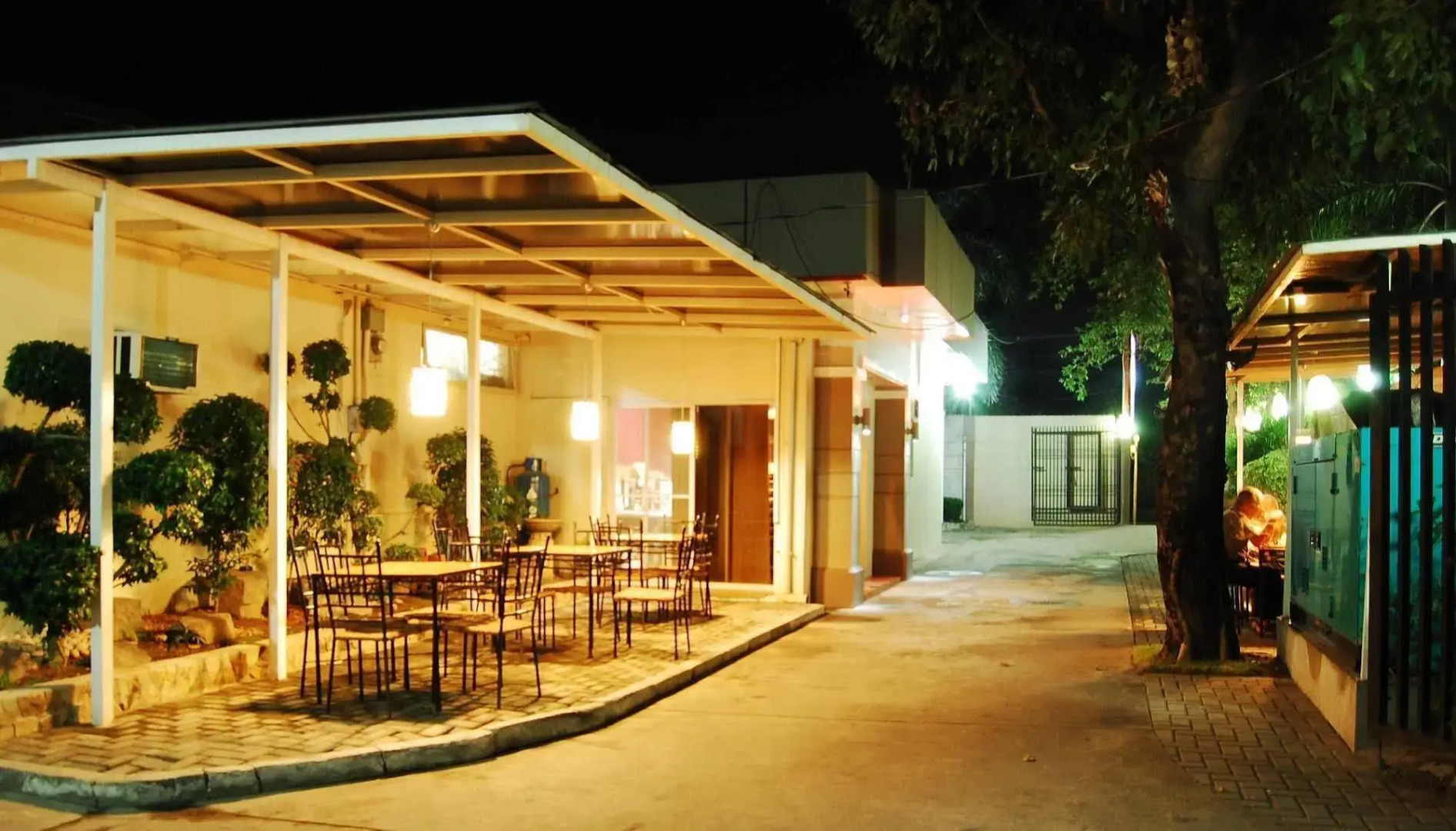 Rumi Apartelle Hotel