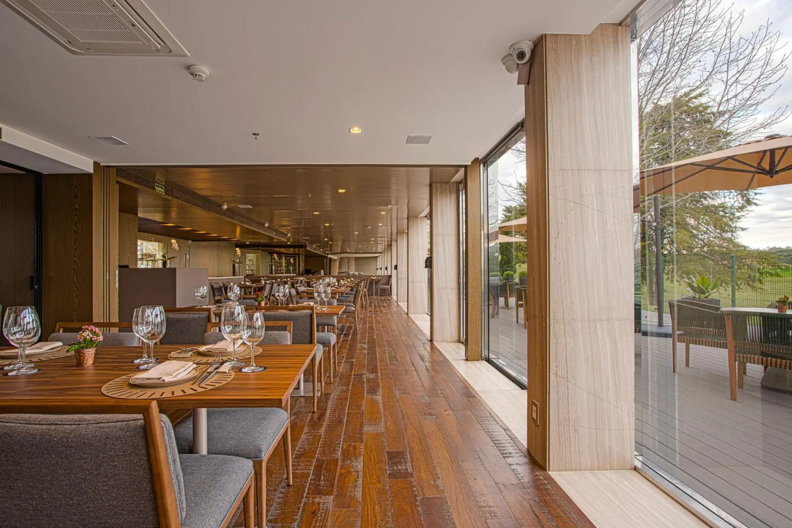 Suryaa Hotel Pinhais, Curio Collection by Hilton