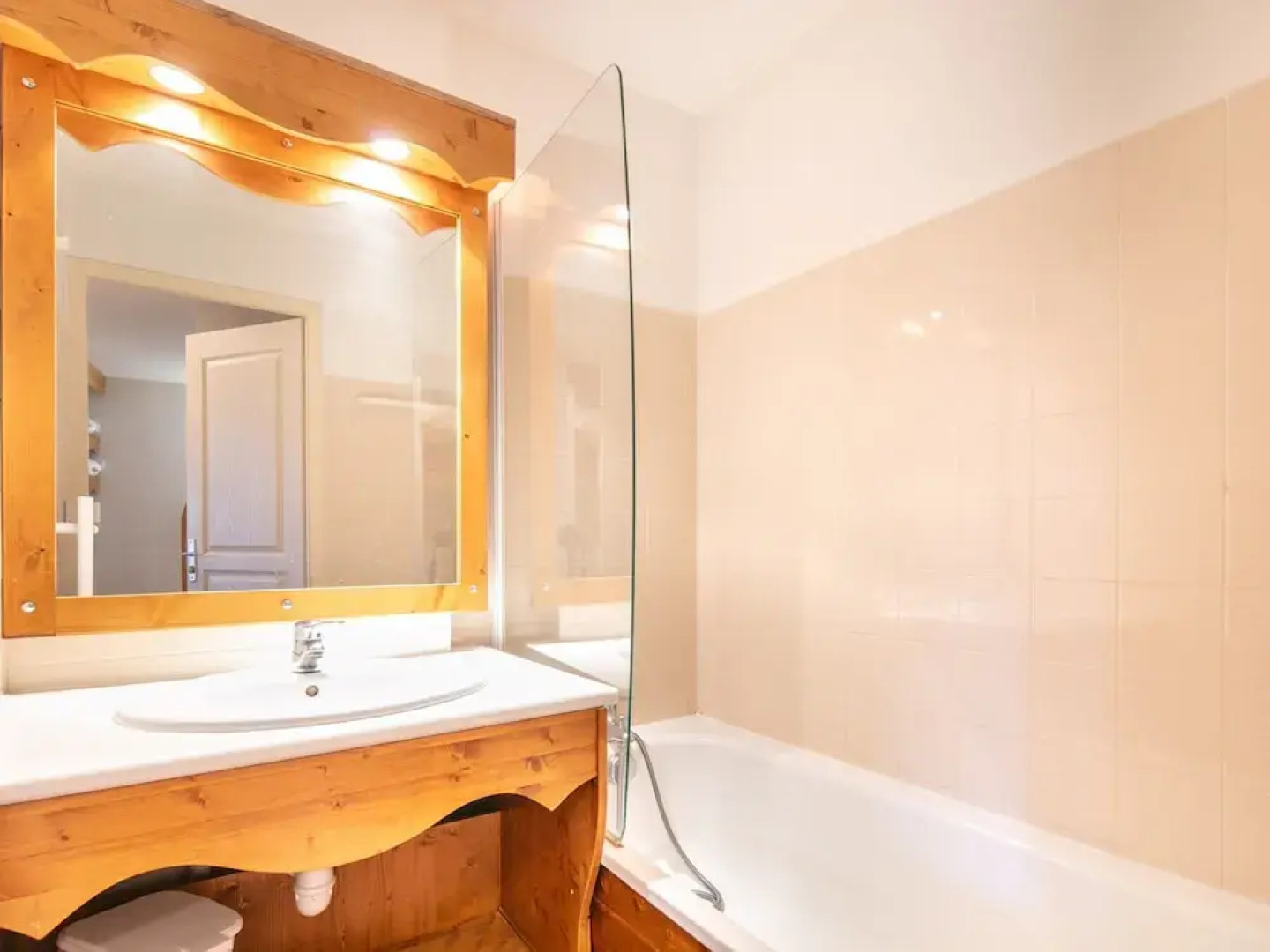 Serene Alpine Stay for 6 Guests