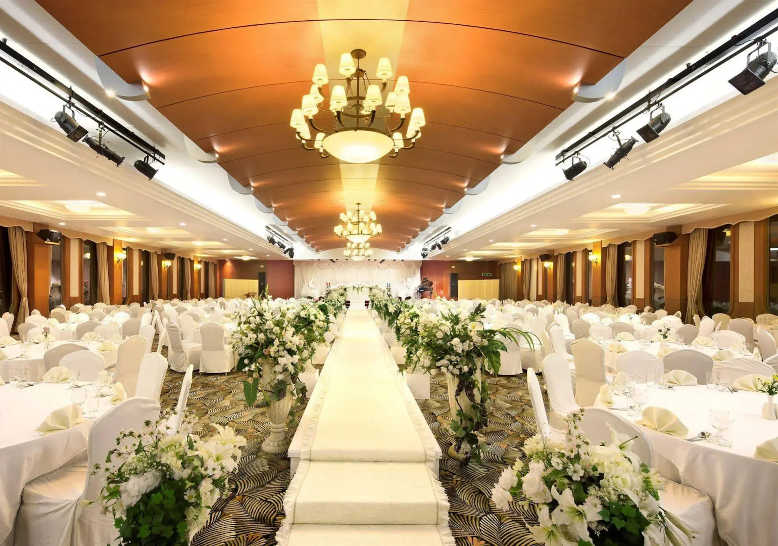 Sun Cruise Resort and Yacht