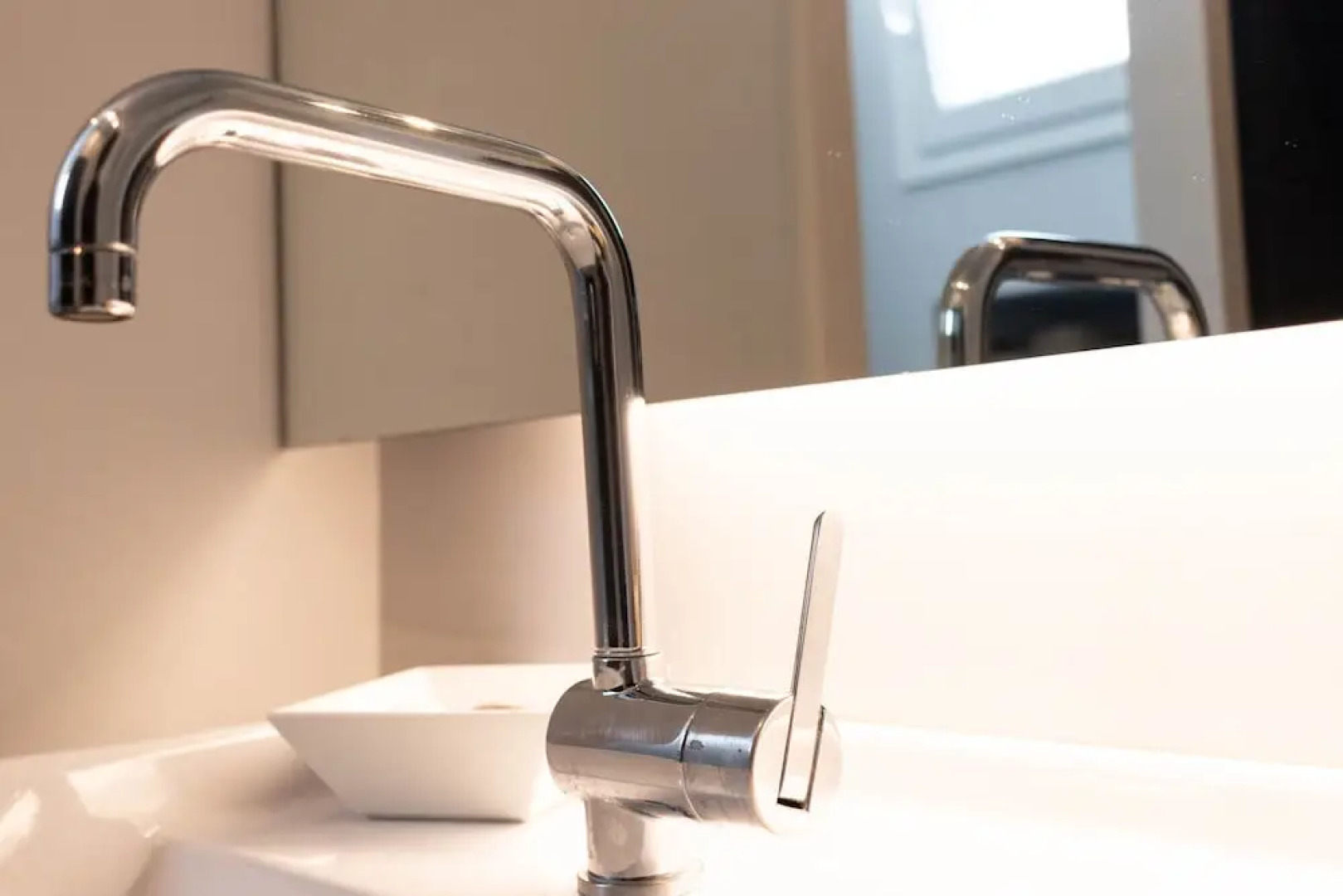 AREETA COZY apartment with parking by Aston Rentals