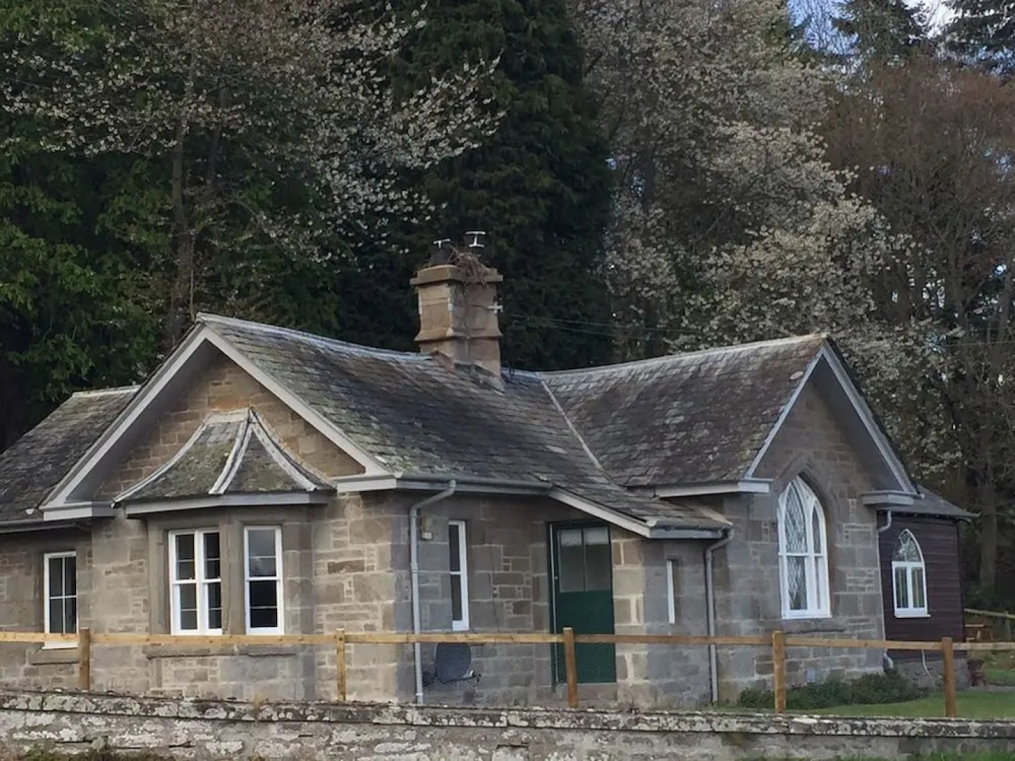 NEW Refurbished Cottage With hot tub