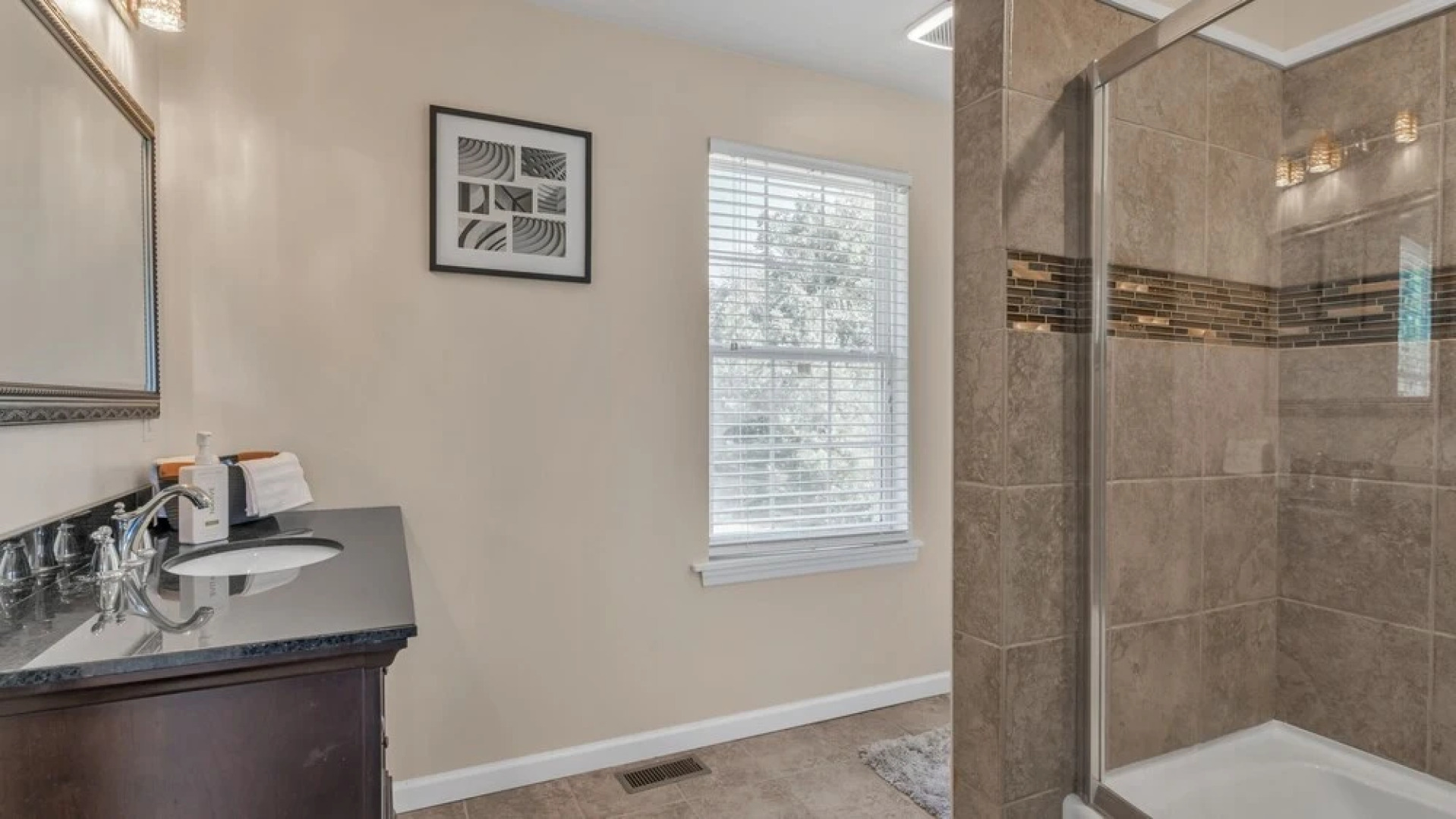 Leo Farm Villa - Beautiful Country Retreat 5 Bedroom Villa by RedAwning