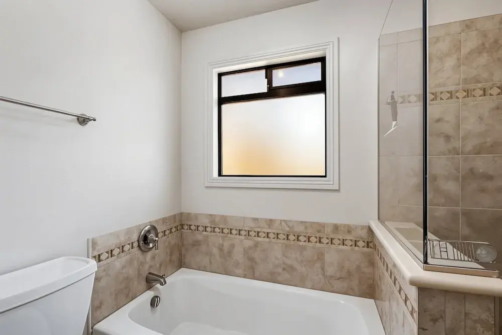 The Big Easy - Lakefront Only 1 mile to Popular Marina Beach! by Yosemite Region Resorts