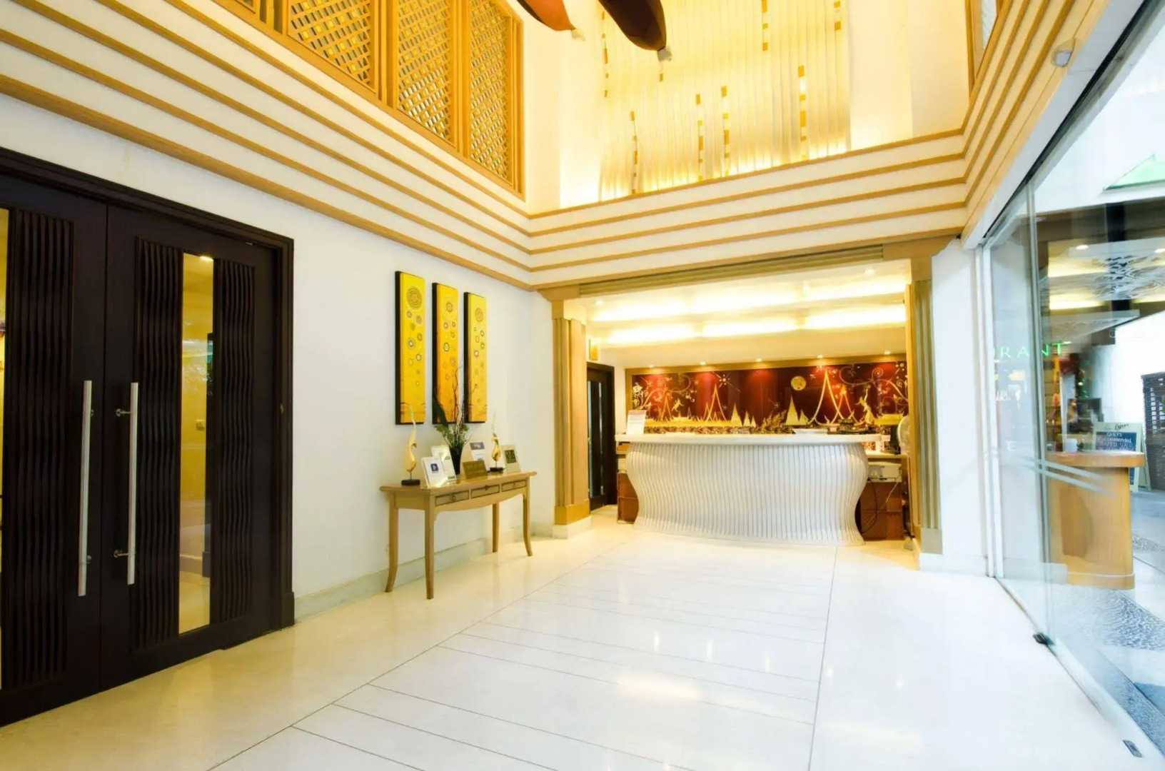 The StandardX Bangkok Phra Arthit