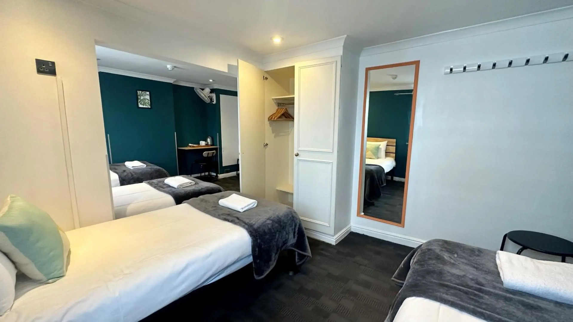 Smart Hyde Park View - Hostel