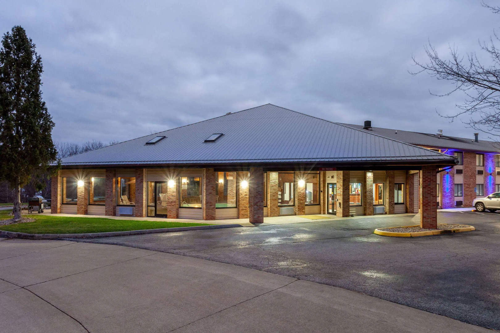 Days Inn by Wyndham Wooster