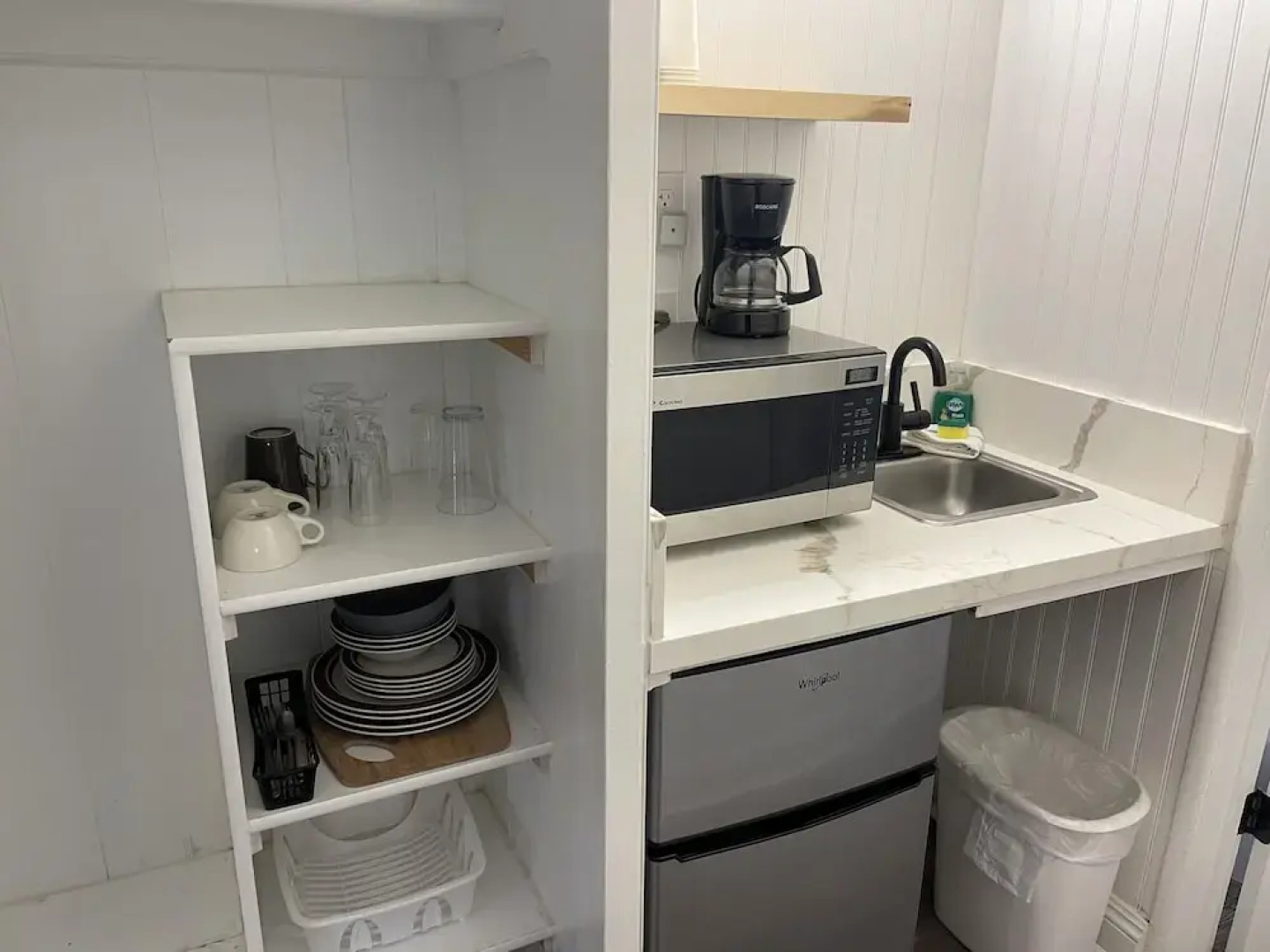 Hilltop Tavern and Inn