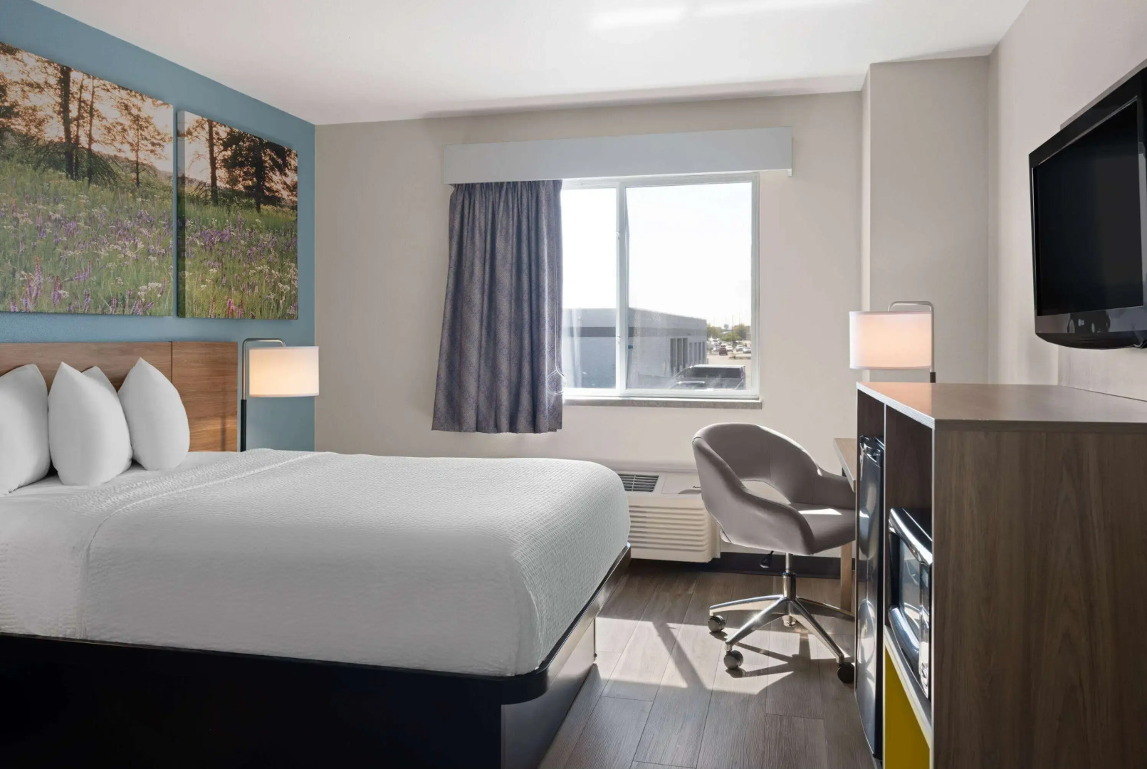 Days Inn by Wyndham Neenah