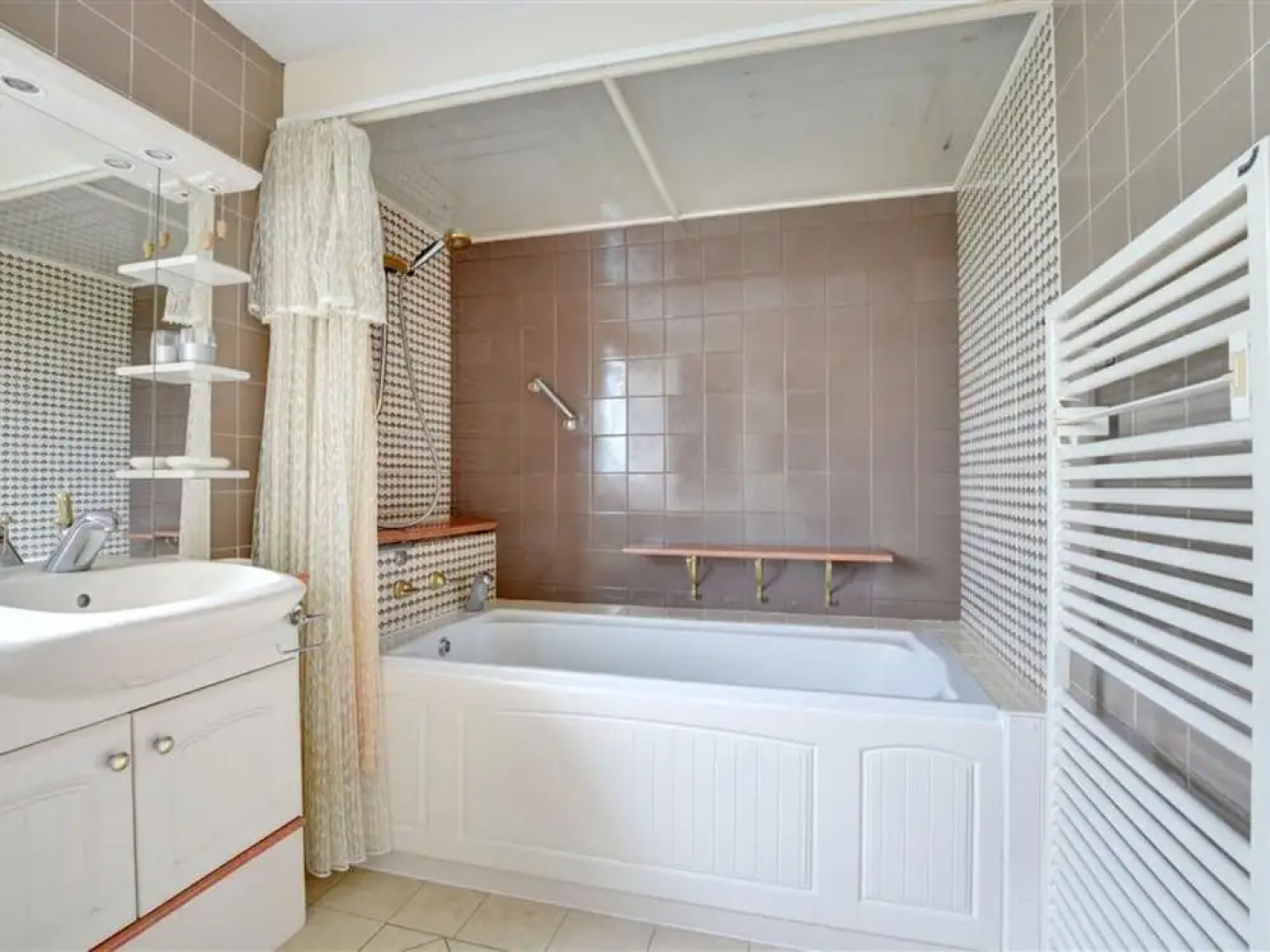 Large Holiday Home With View of the Beach and Sea, With its own Terrace