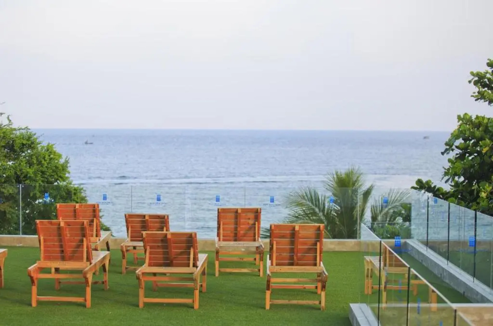 Blue Wave on the Beach 1208