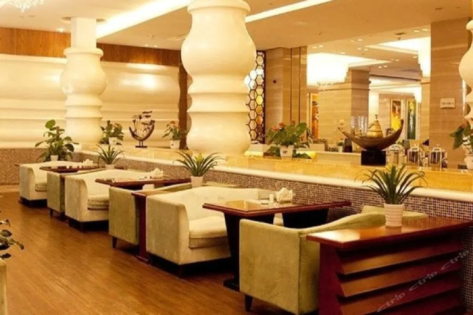 Ningbo East Shipu Hotel