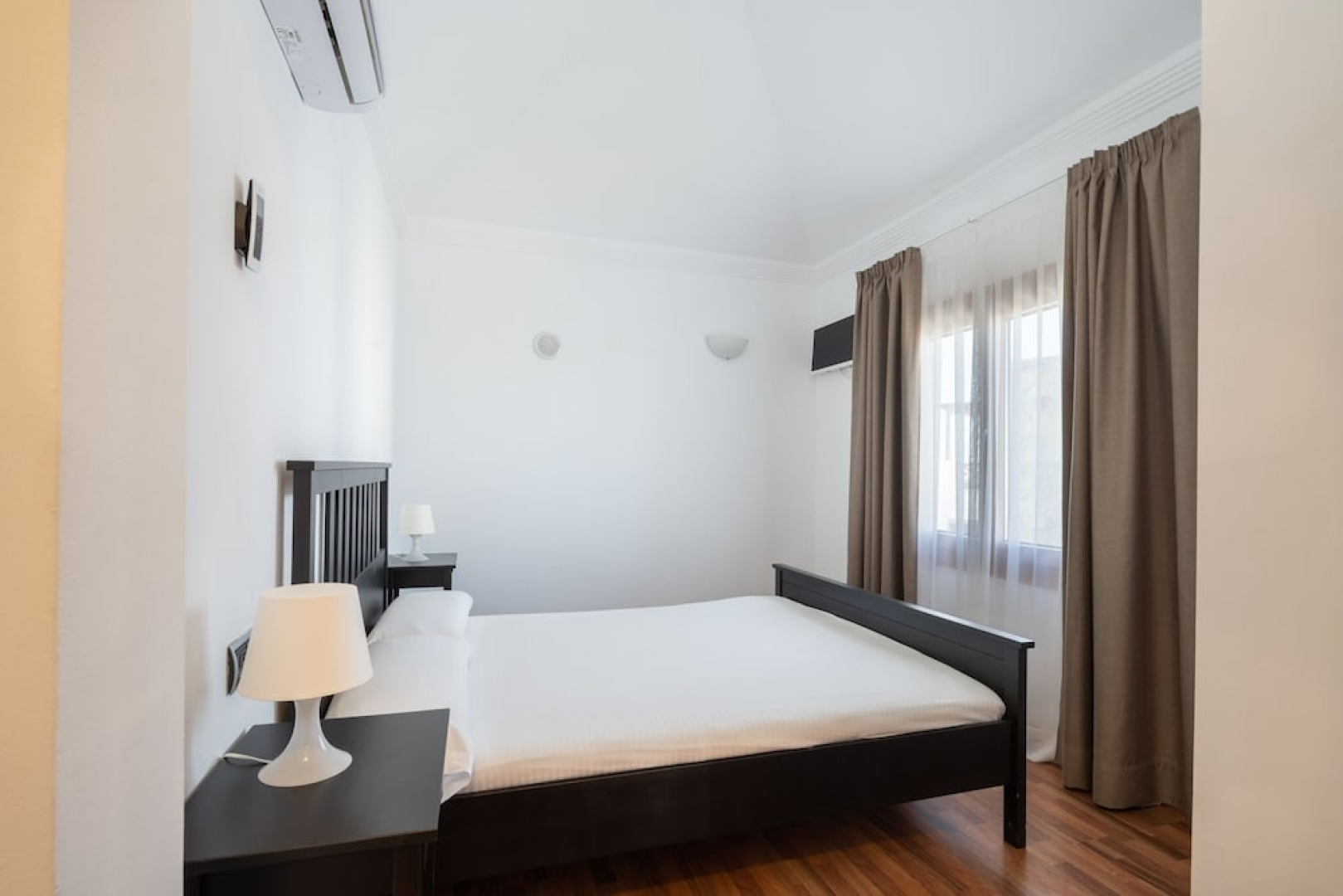 Camelot Holiday Homes by LIVVO