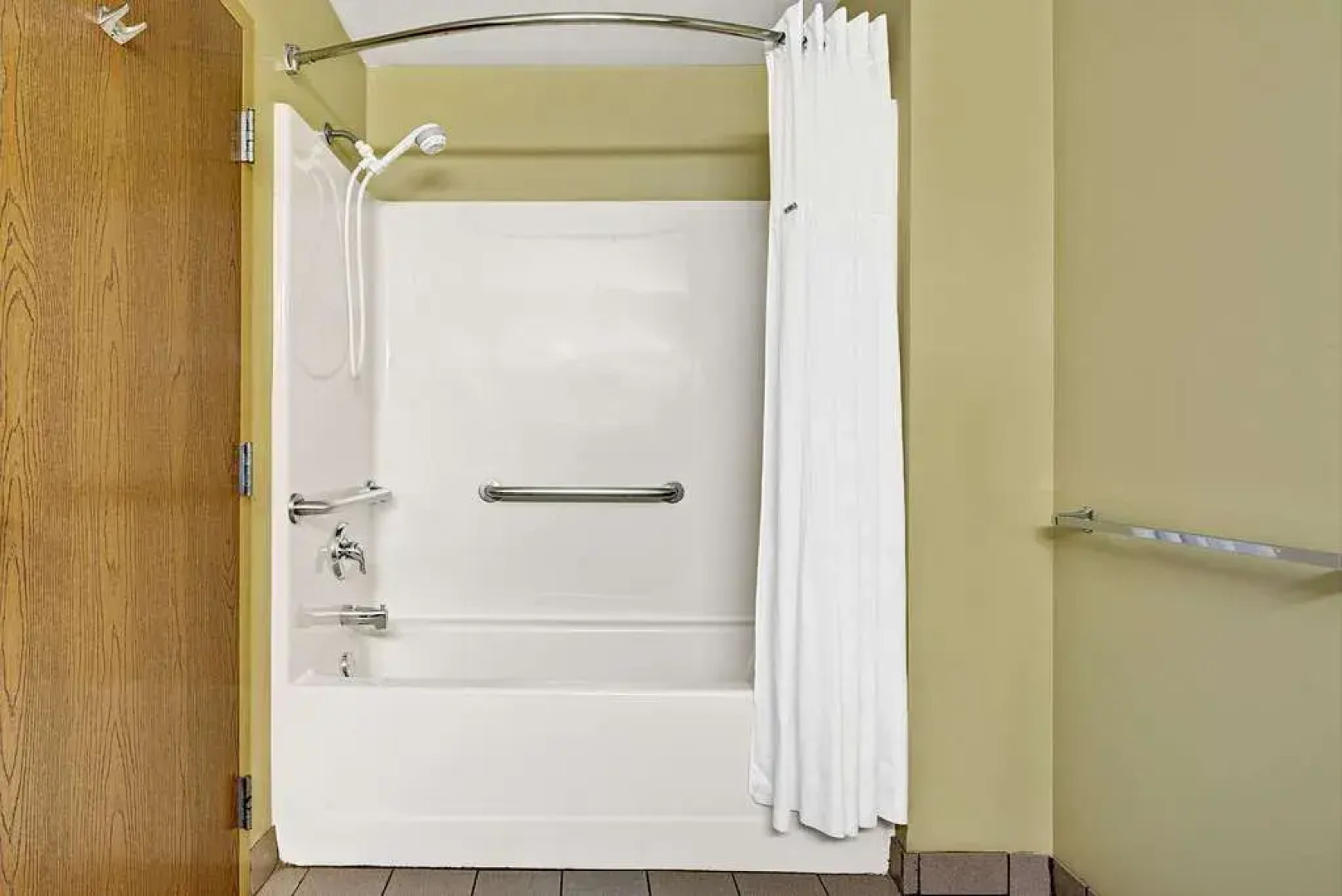 Days Inn & Suites By Wyndham Niagara Falls/Buffalo