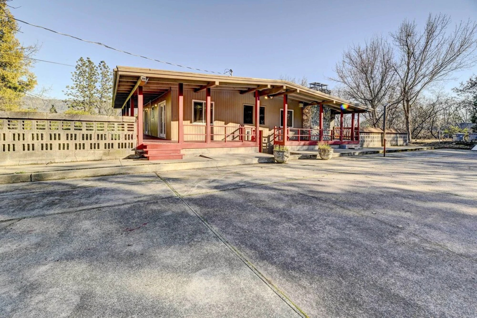 Pet-friendly Grants Pass Home w/ Hot Tub!