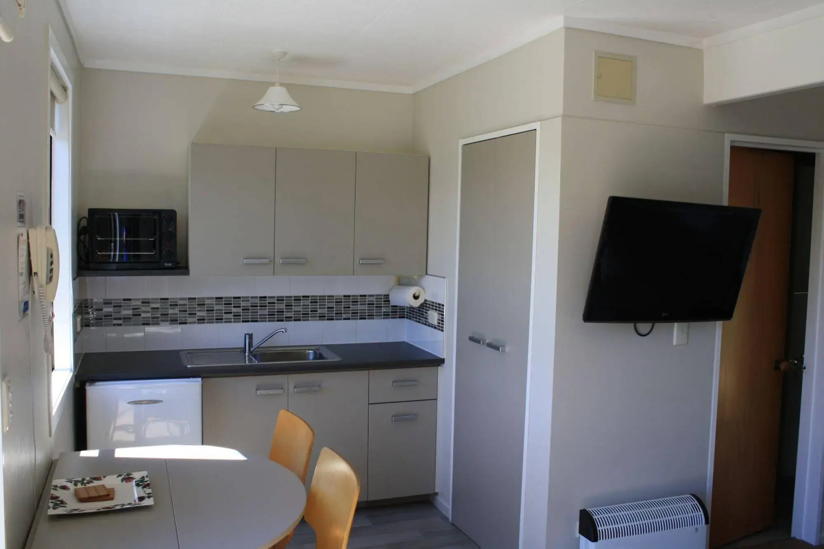 Pohara Beachfront Motel