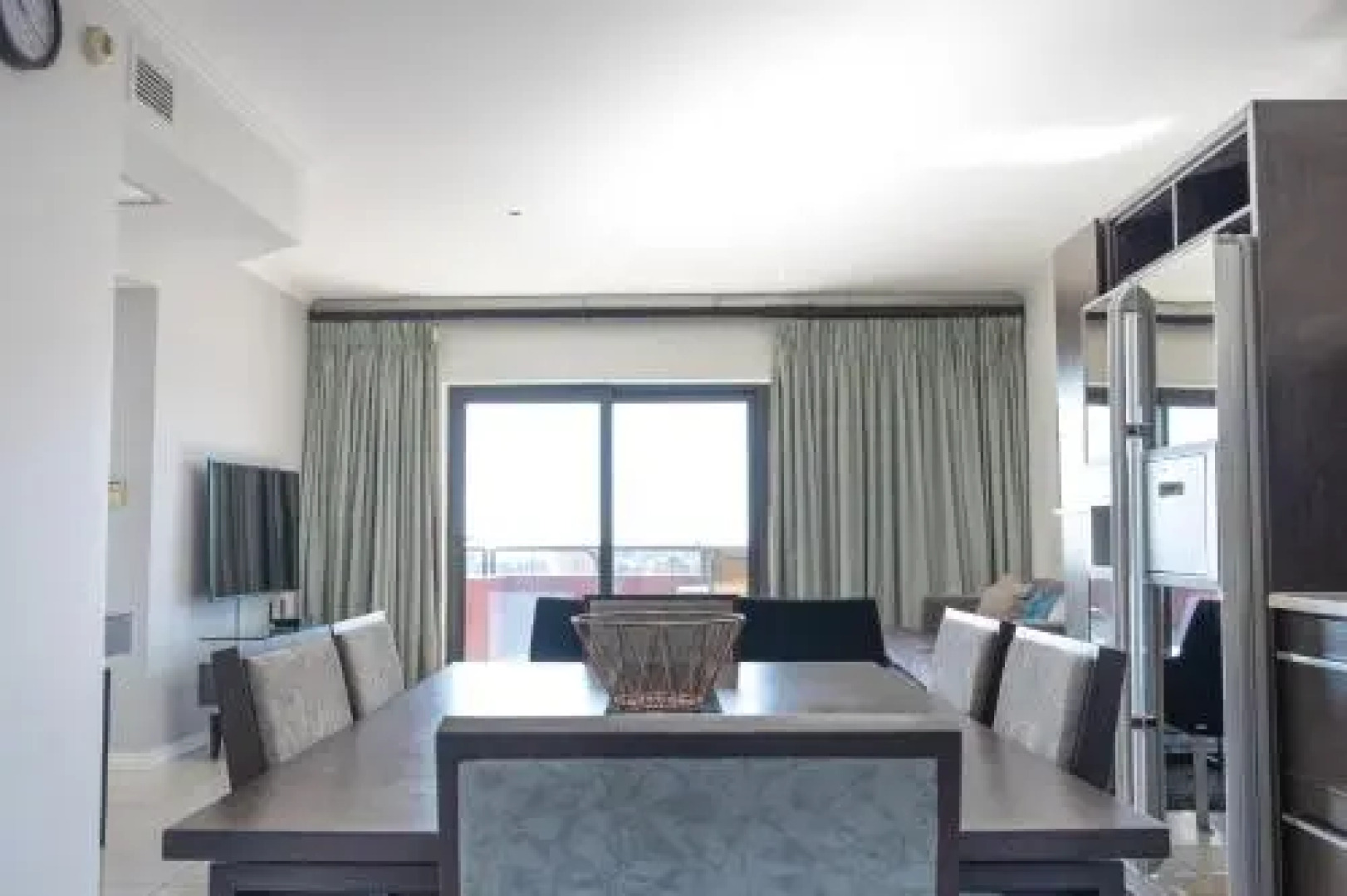 Room 122 @ The Nicol Hotel