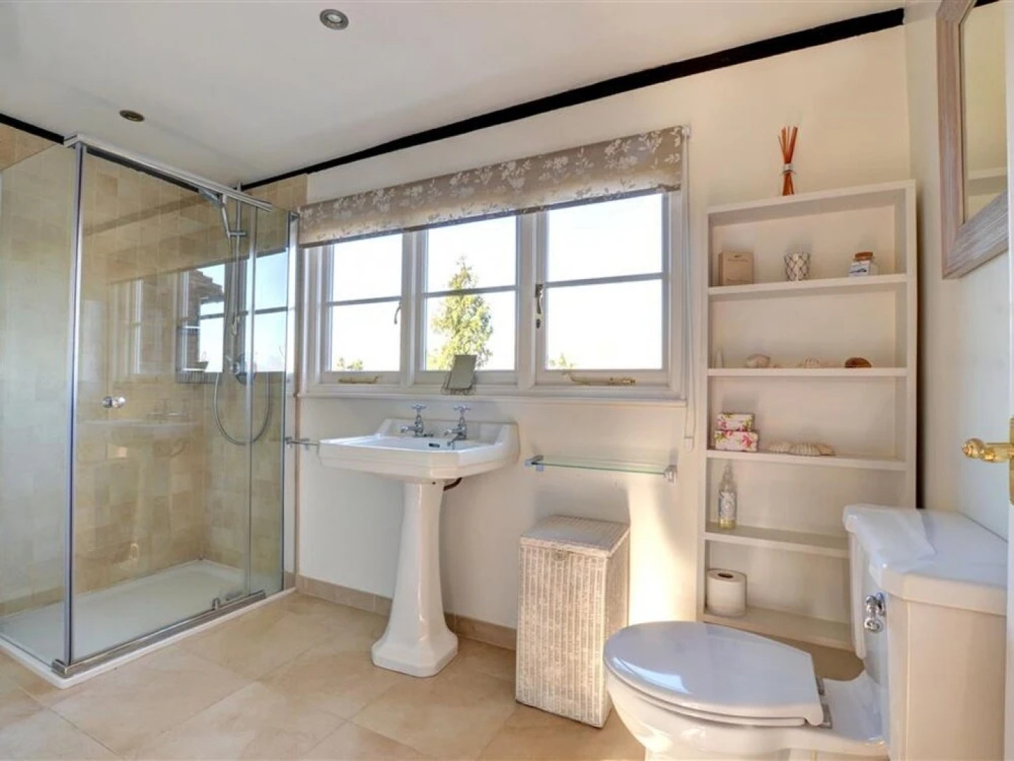 Stunning Holiday Home in Robertsbridge with Private Garden