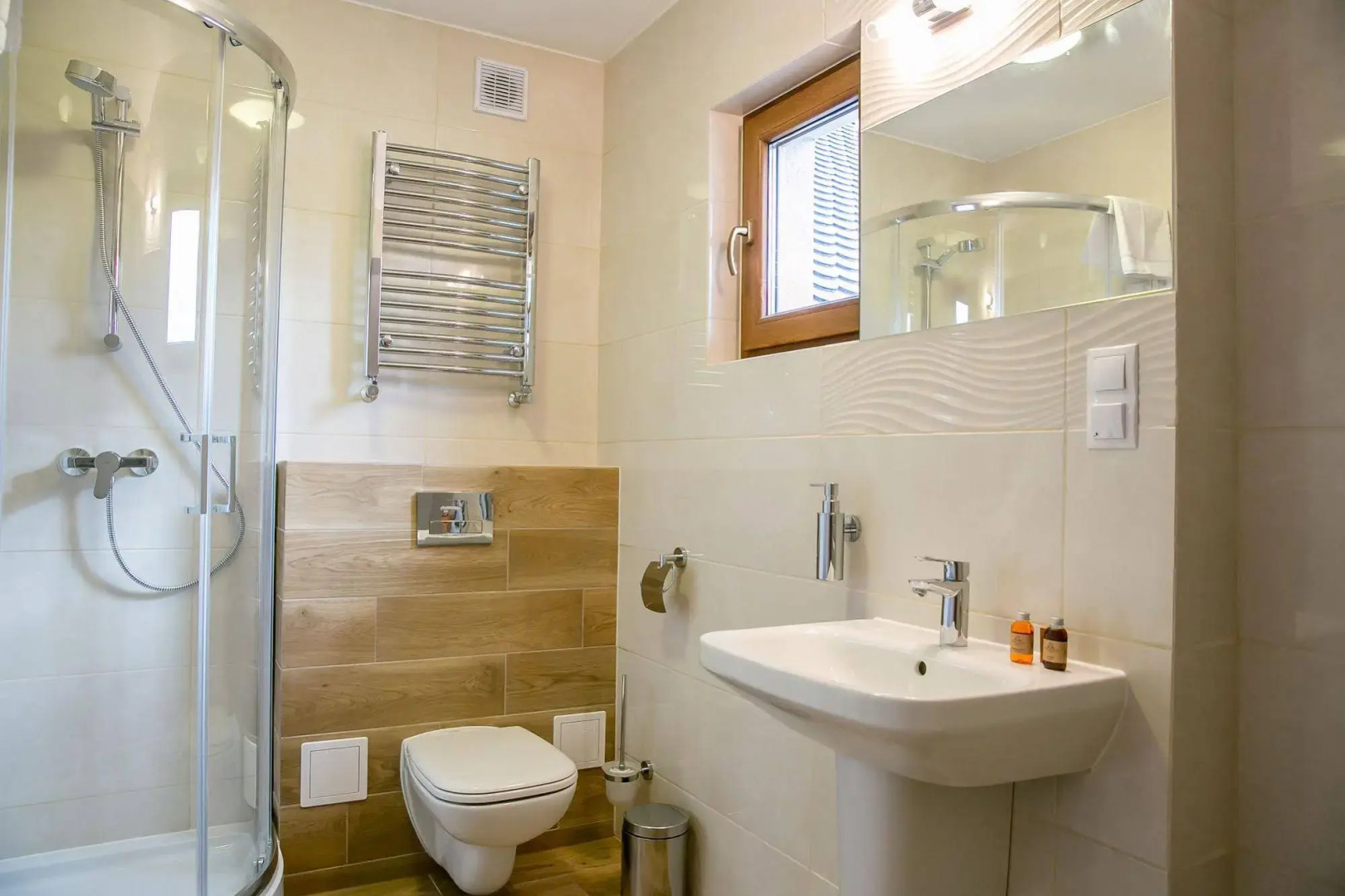 Marina Mielno z widokiem na Jezioro