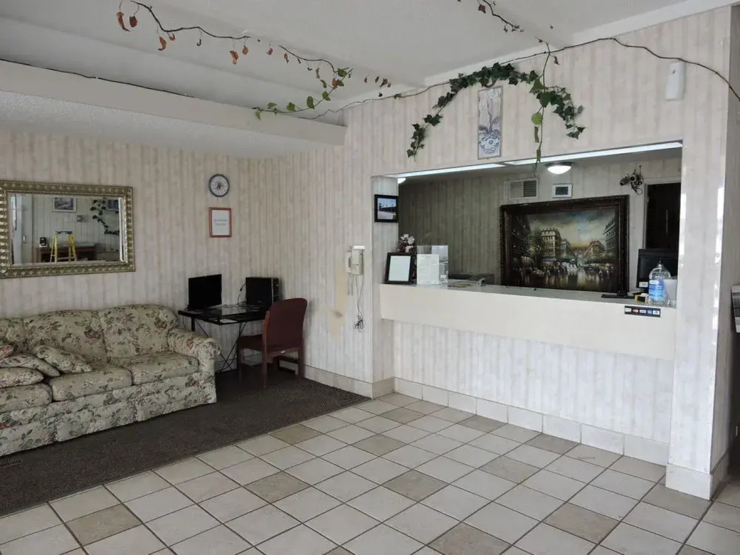 Budget Host Hutchinson