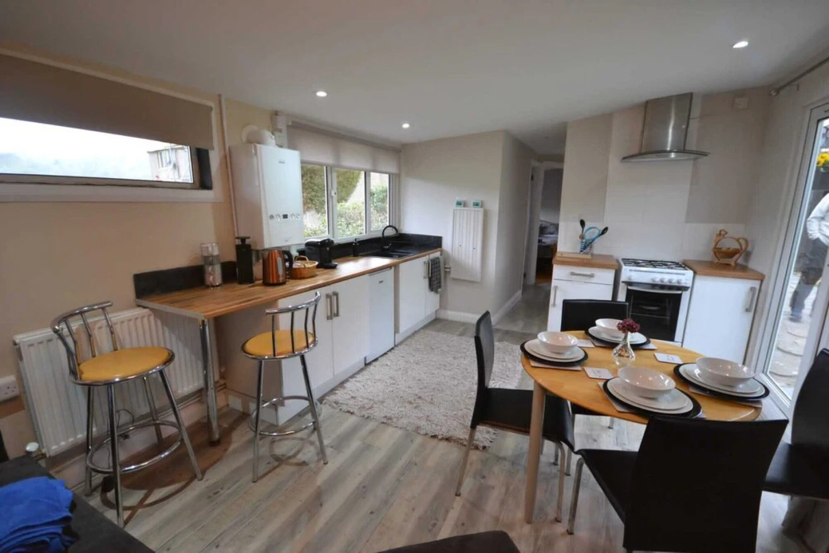 2-bed Cabin Sleeps 4 -small Pets Ok -free Parking