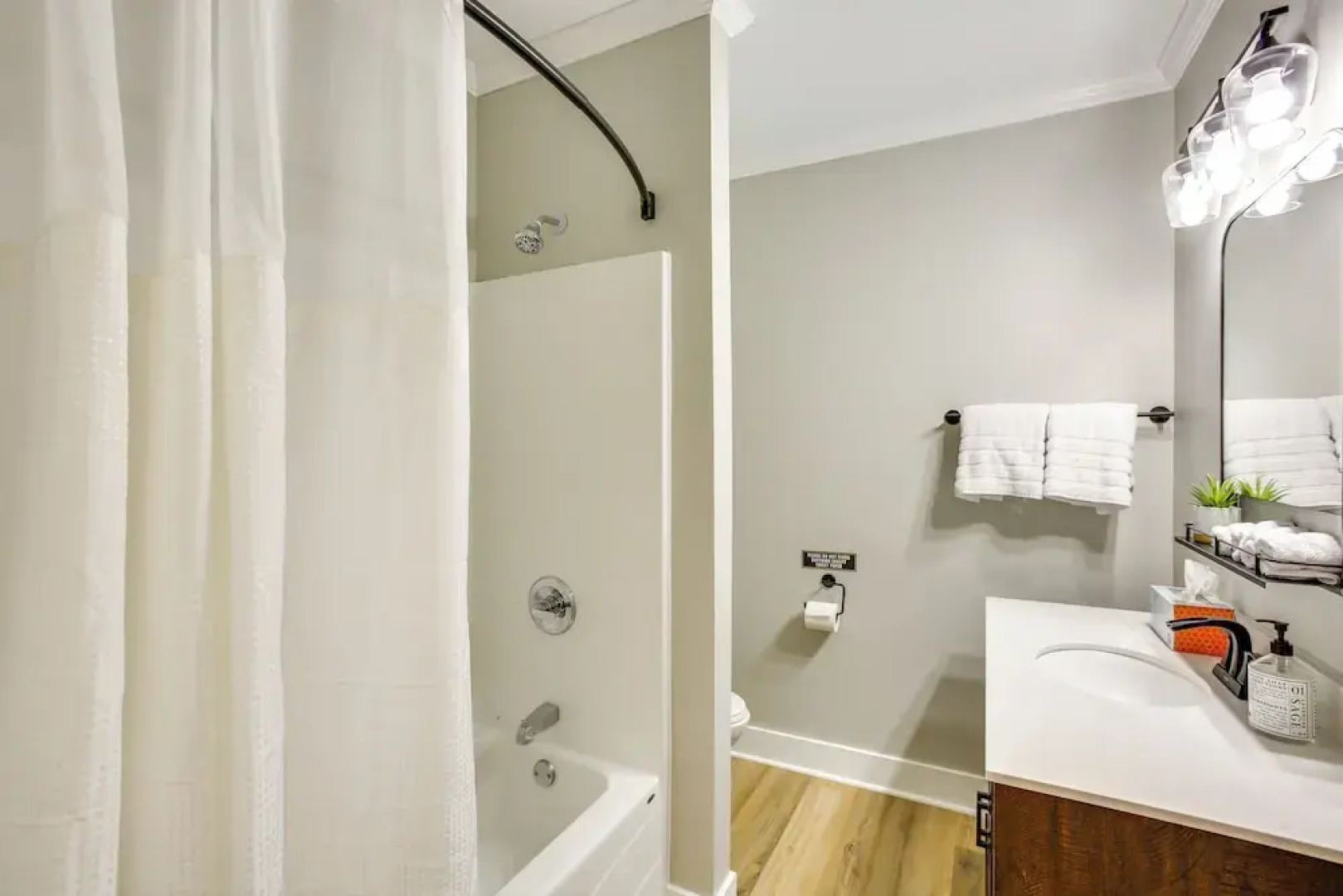 Hot Tub & Fire Pit: Suttons Bay Home Near Wineries