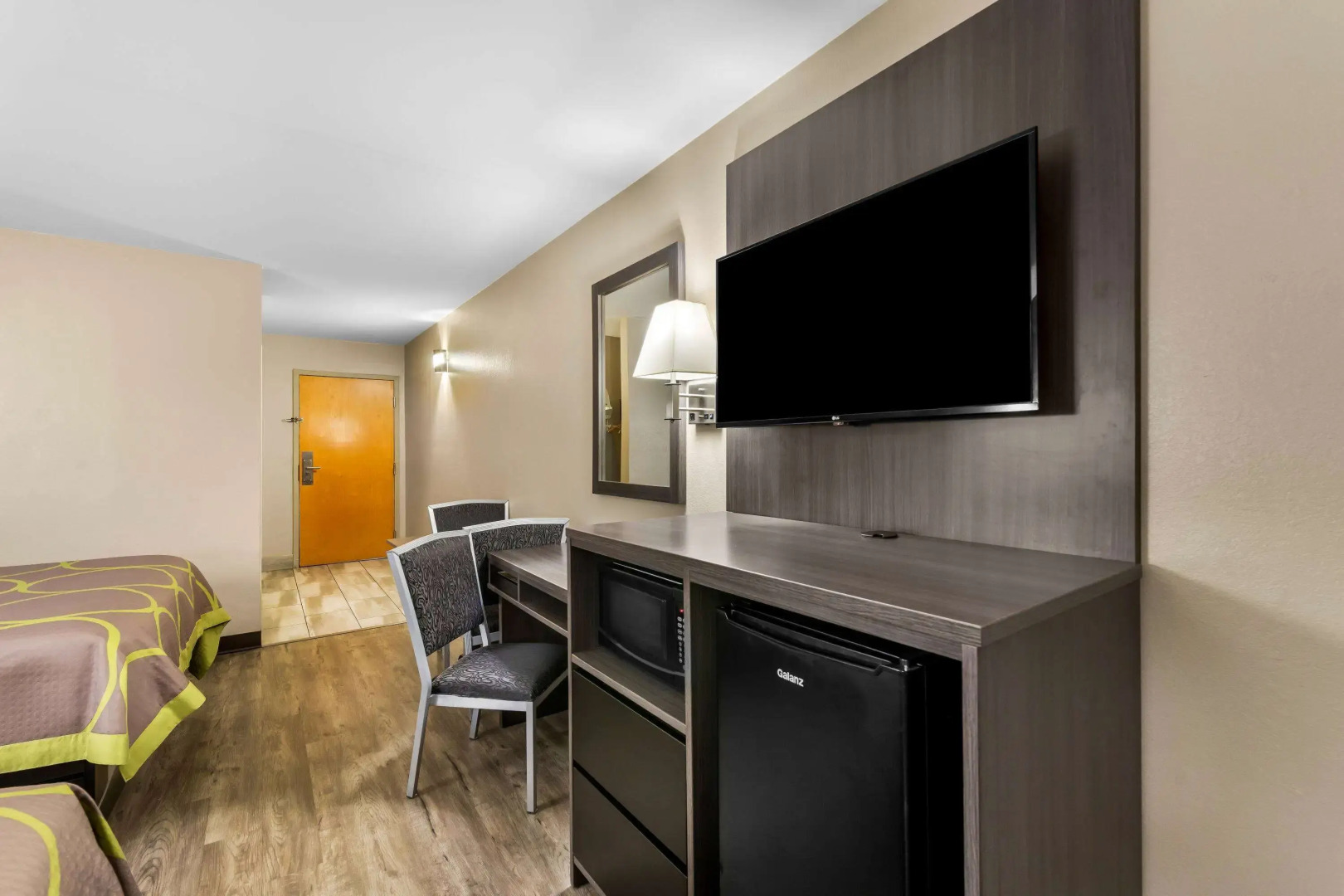 Super 8 by Wyndham Dickson