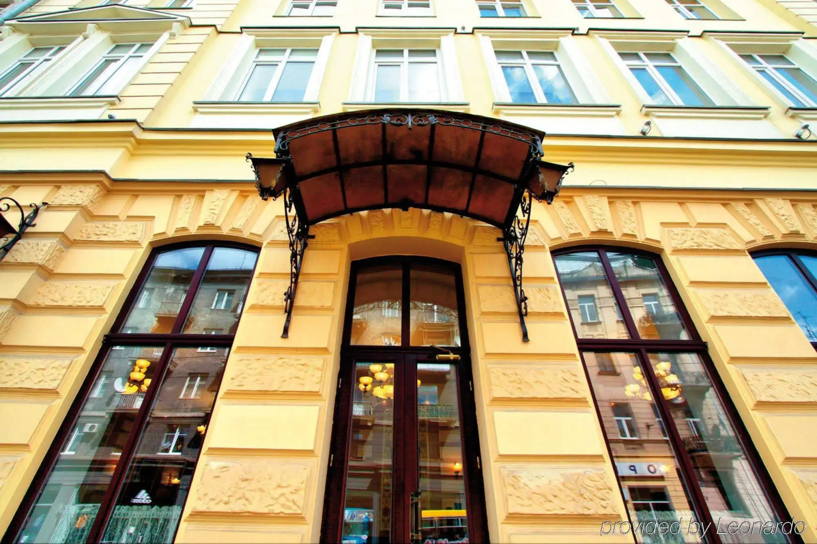 Optima Дворжец Львов