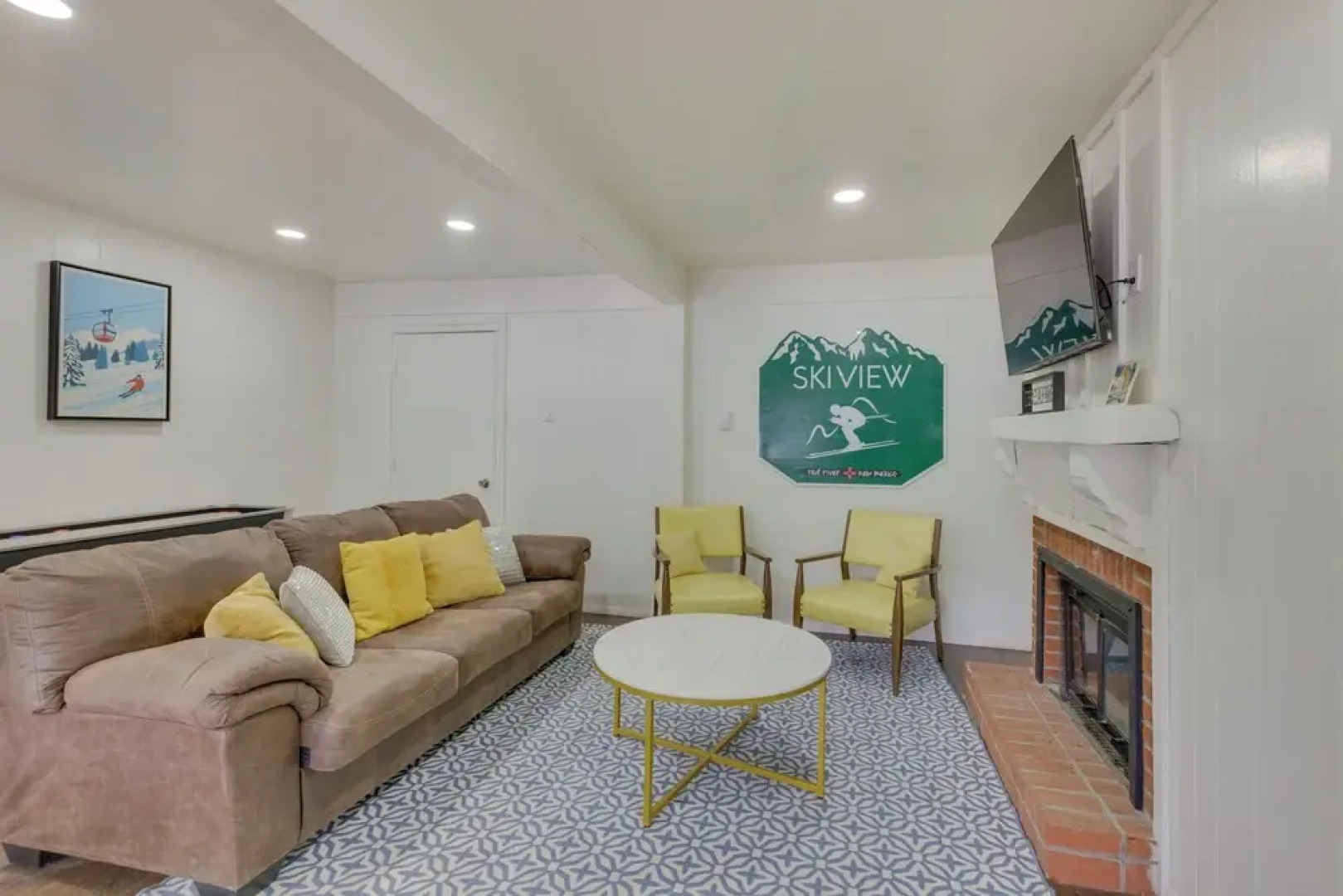 1/2 Mi to Skiing: Red River Condo w/ Free Shuttle!