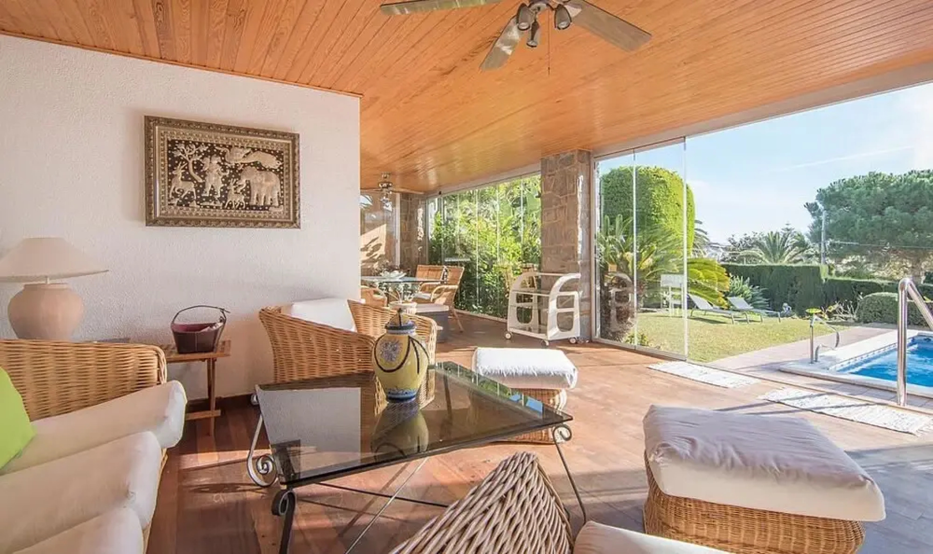 Gallery Villa 650M from the Beach (R81)