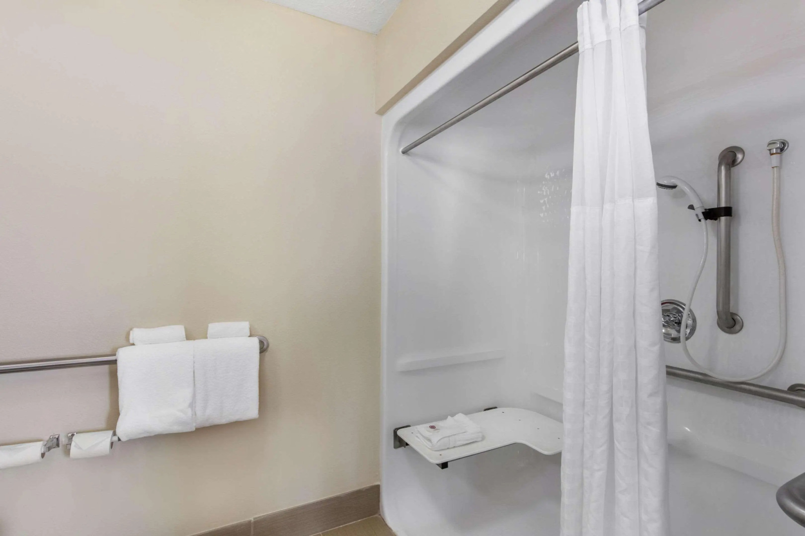 Comfort Suites Nashville near Percy Priest Lake