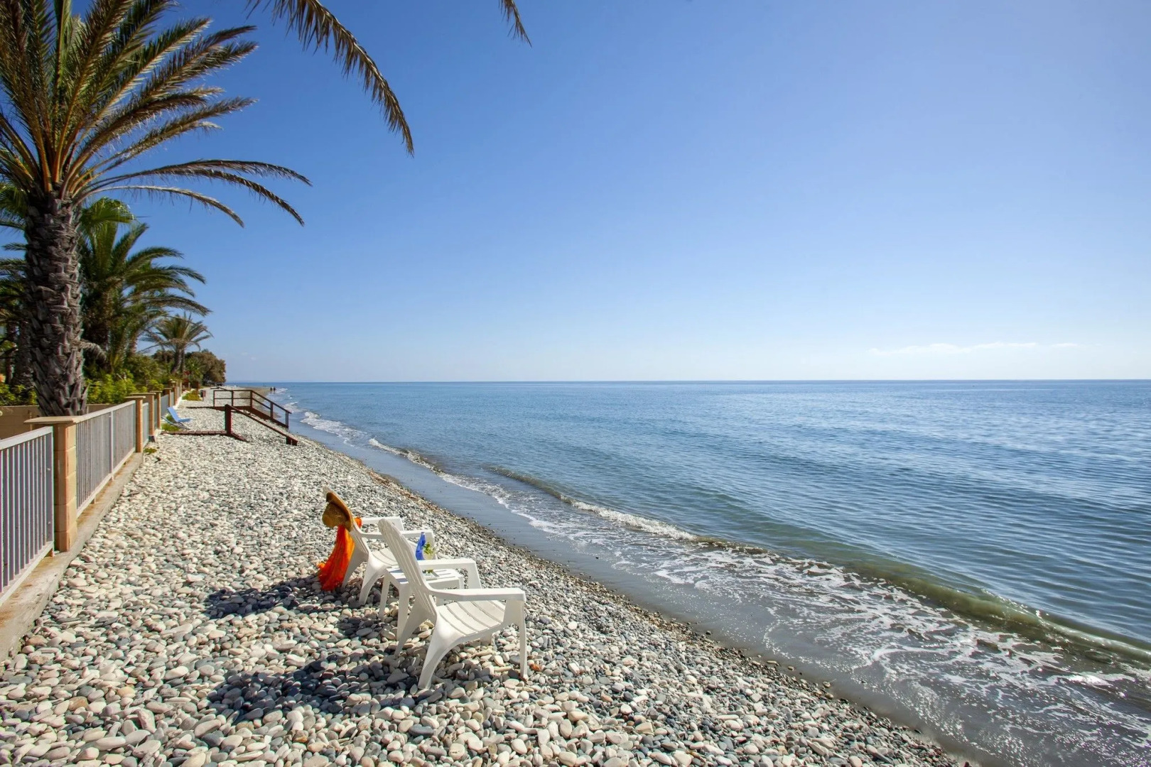 Sunset Beachfront Villa Meneou