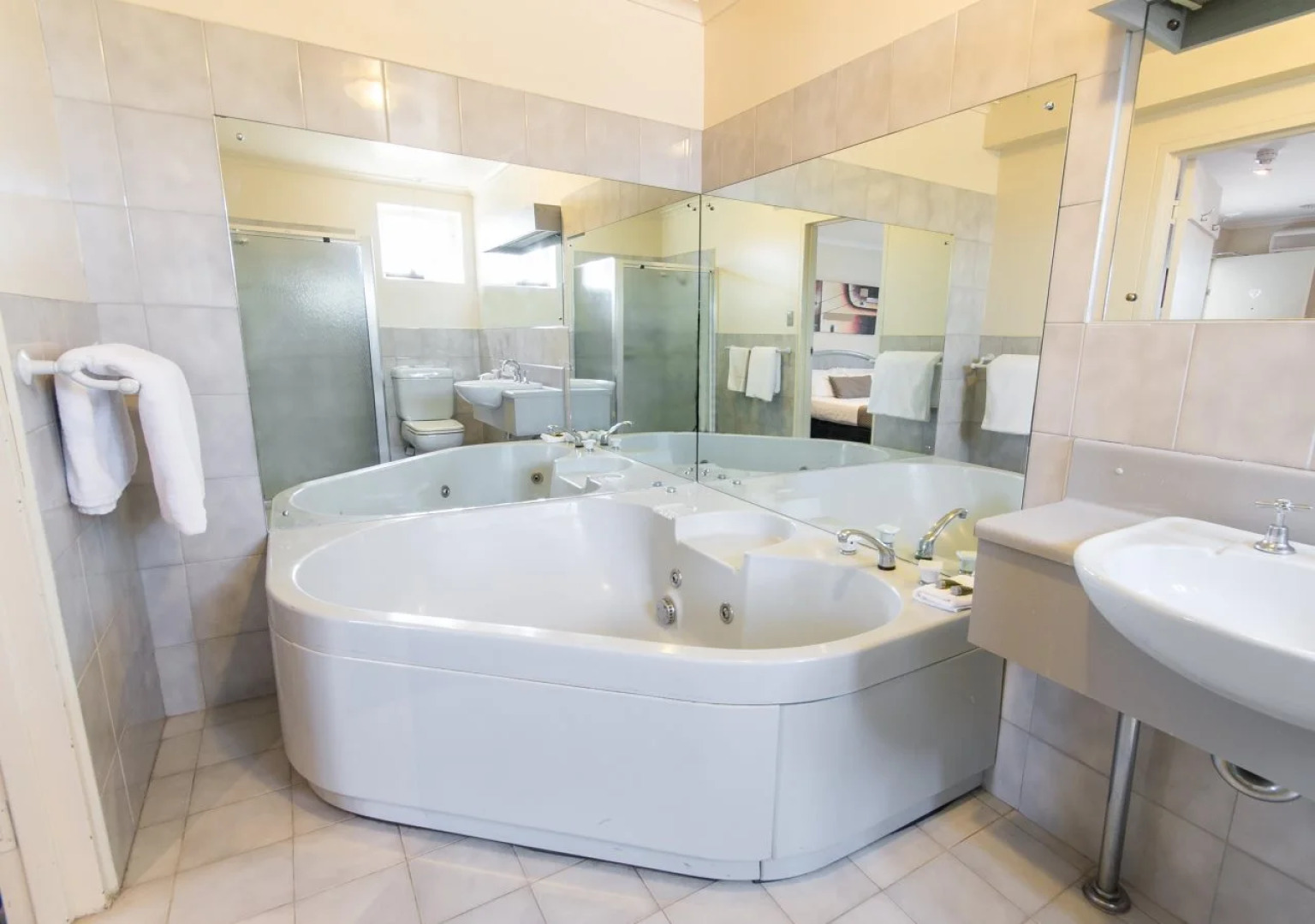 Adelaide Royal Coach