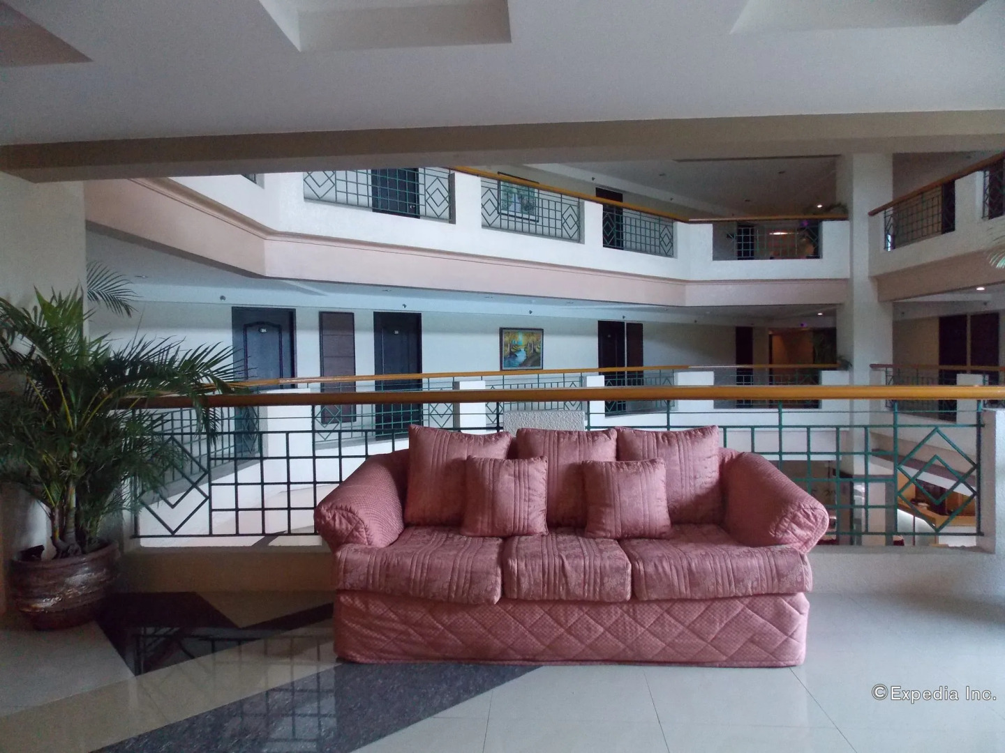 Goldenfield Kundutel Hotel