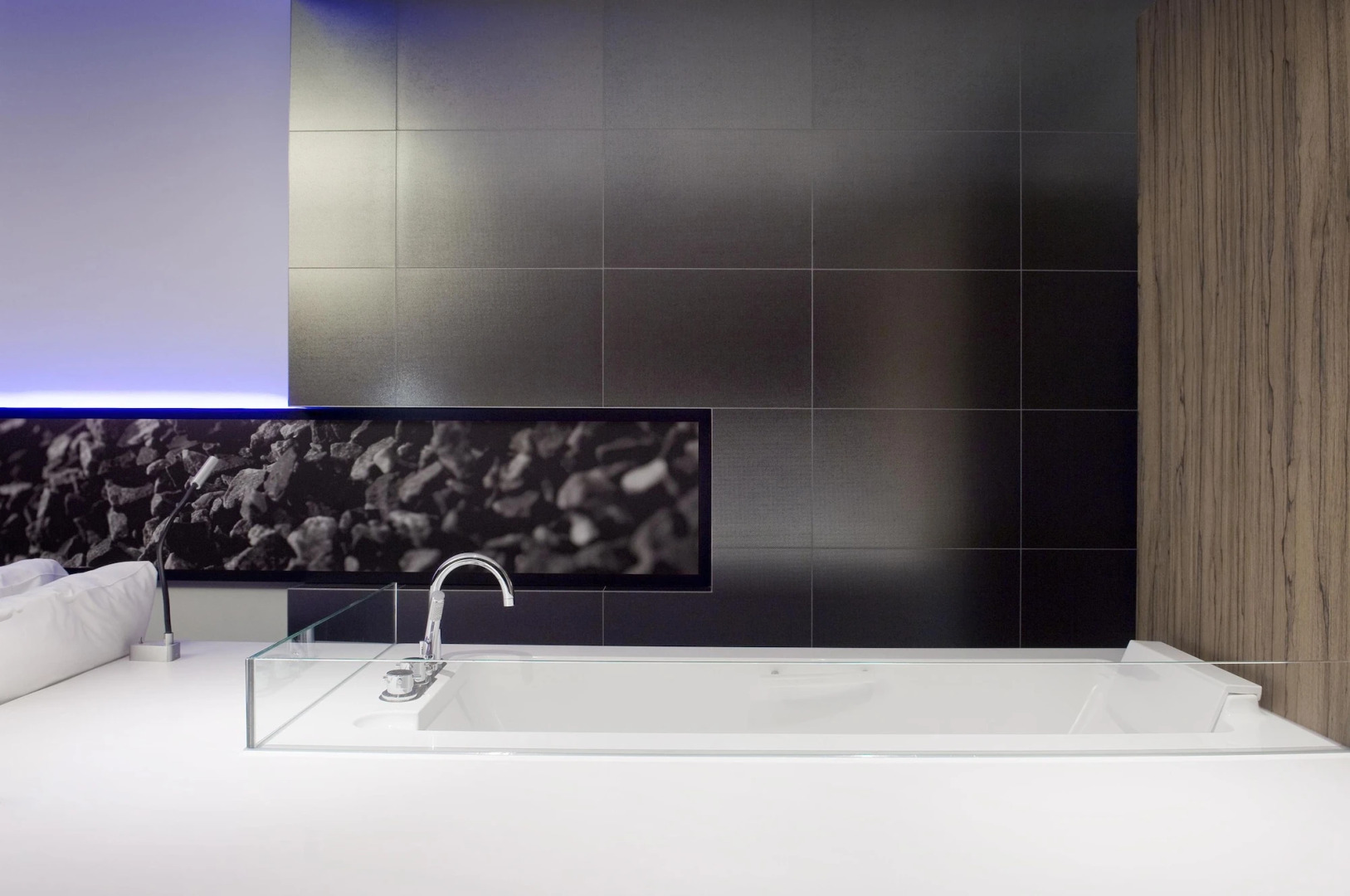 Carbon Hotel - Different Hotels