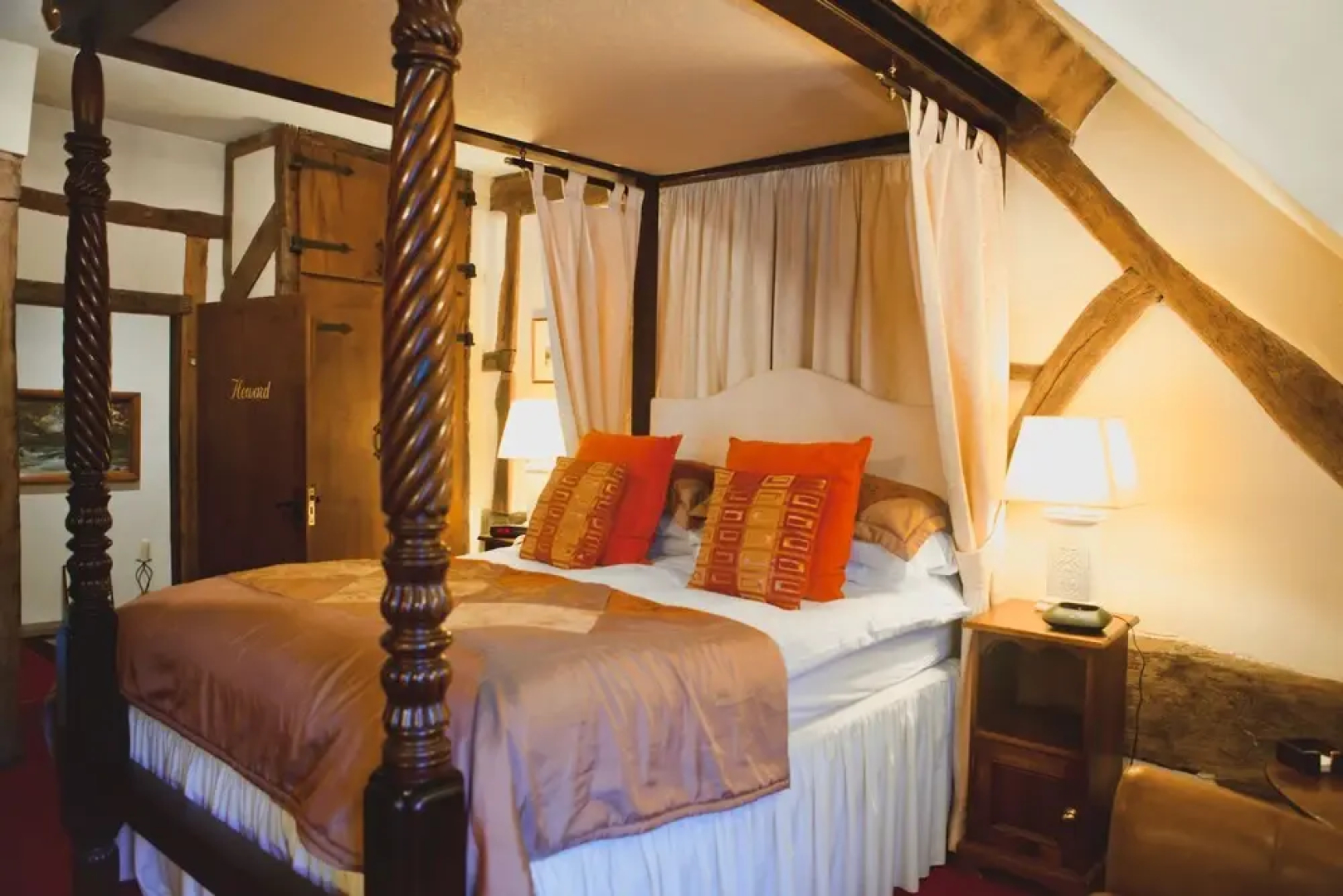 West Arms Hotel