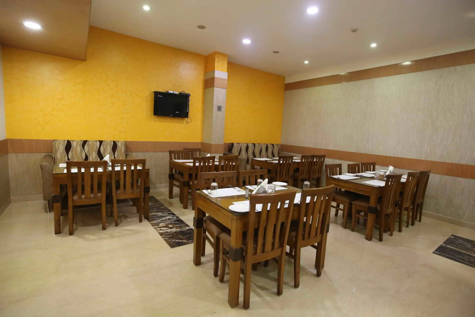 OYO Premium Brigade Road 2