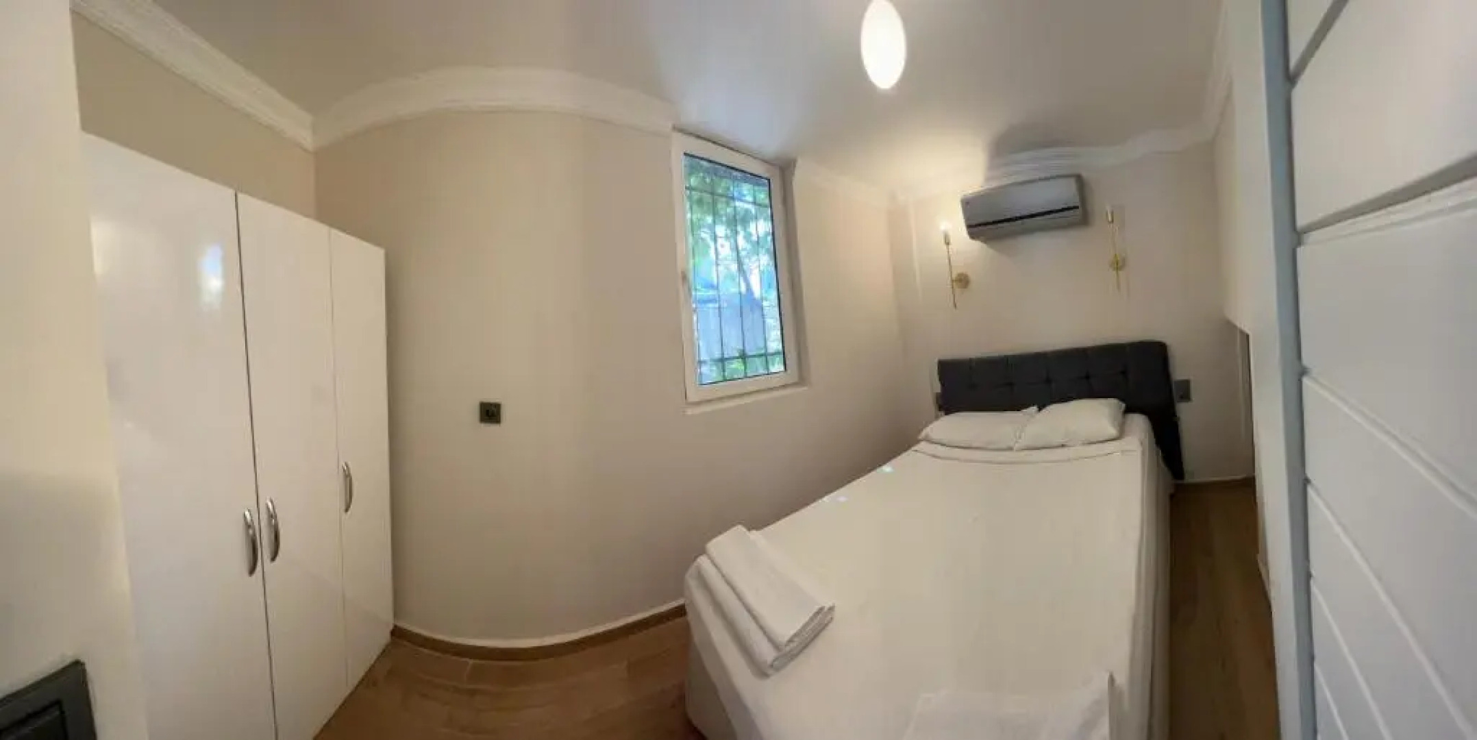 Moonshine Hotel & Suites