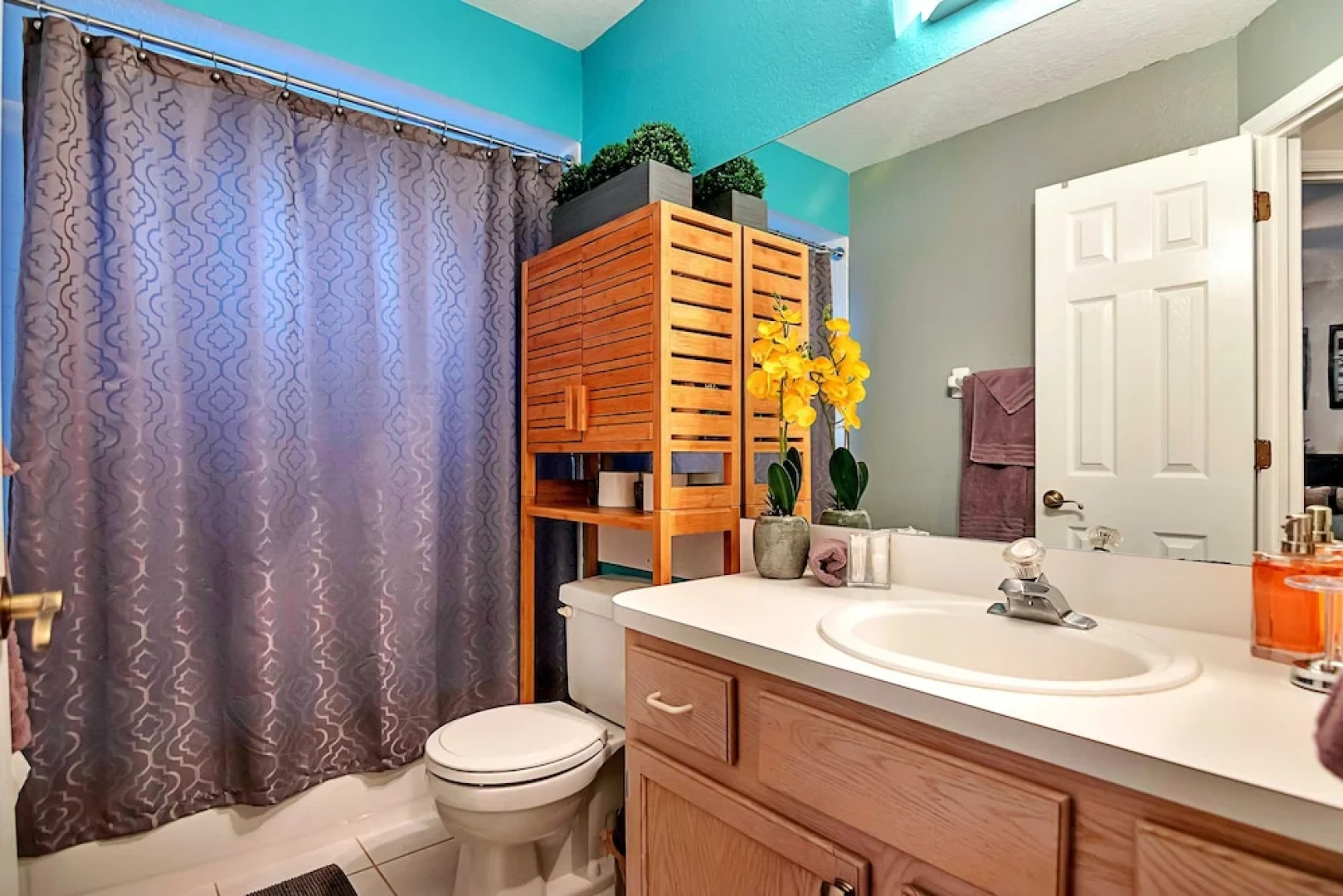 Urban Oasis W/hot Tub, Heated Pool And Private Movie Theater 2 Bedroom Home by RedAwning