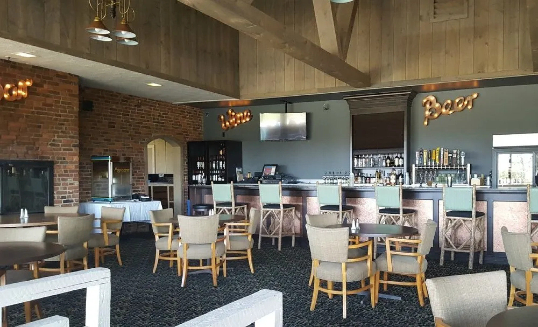 Maddens On Gull Lake