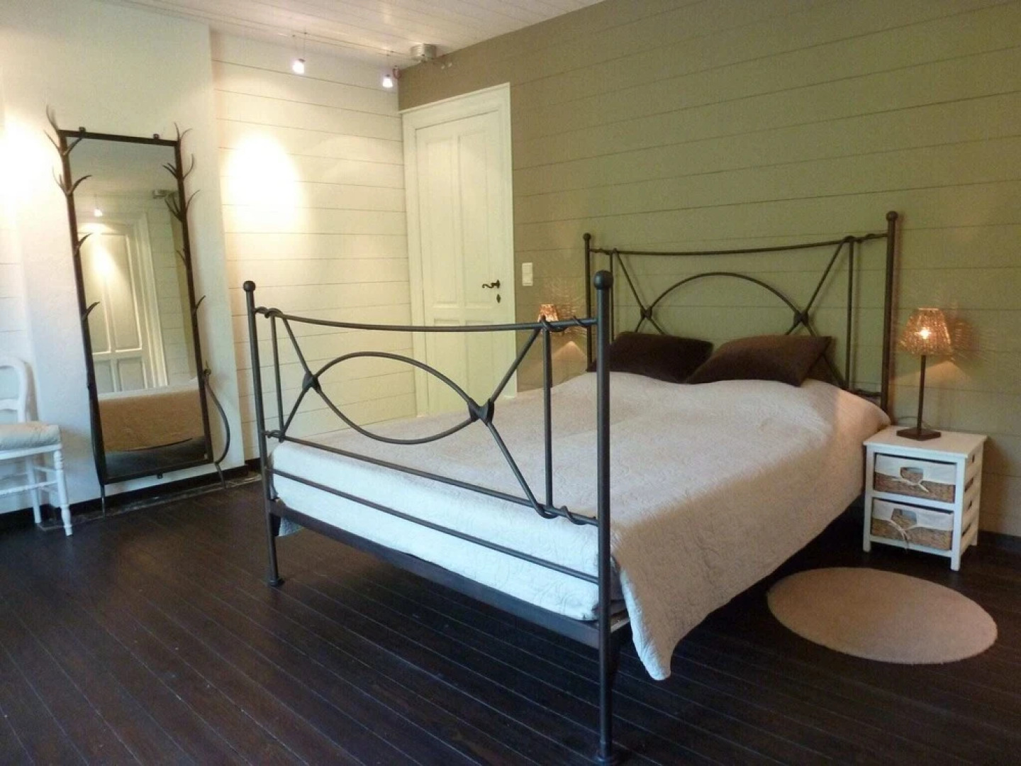 Luxury Mansion in Hastiere-par-Dela with Swimming Pool