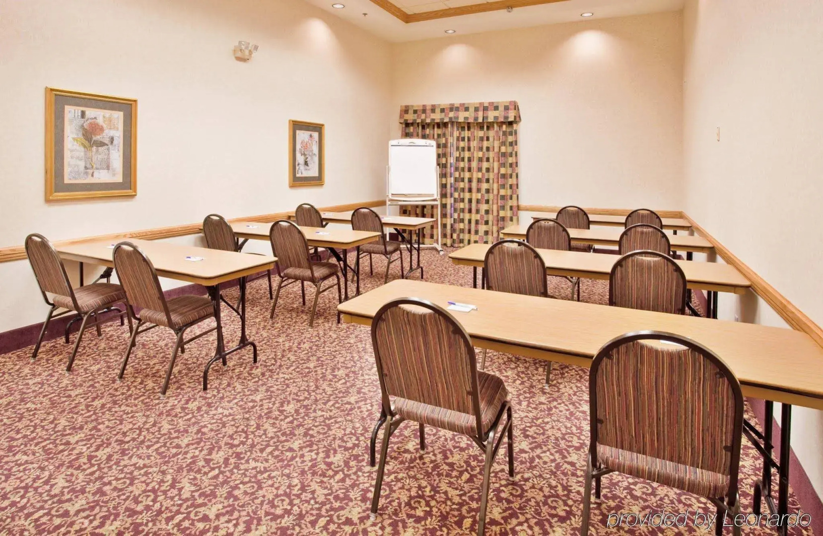 Holiday Inn Express Hotel & Suites Columbus by IHG