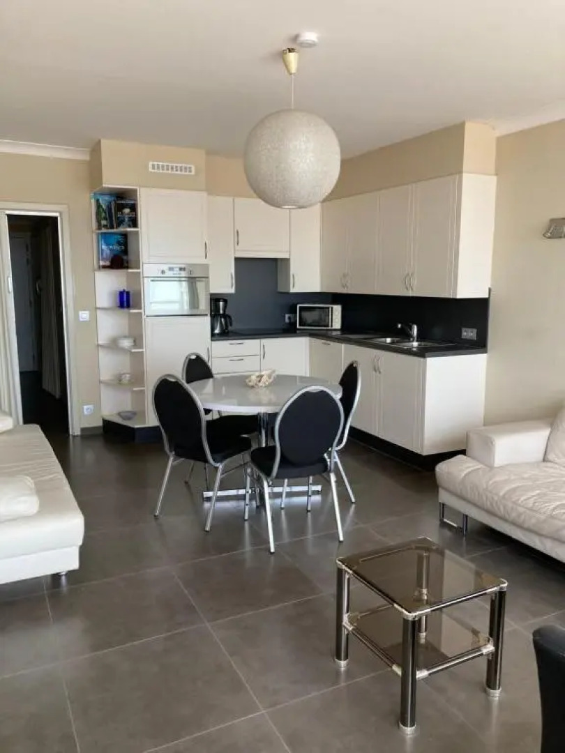 SEAVIEW Studio with sleeping corner 4 p - OOSTENDE - Type Sluis - direct seaview, situated at the beachfront