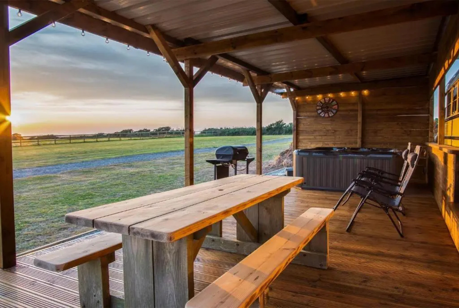 American School Bus - 1 Bedroom  - Blossom Farm - Tiers Cross