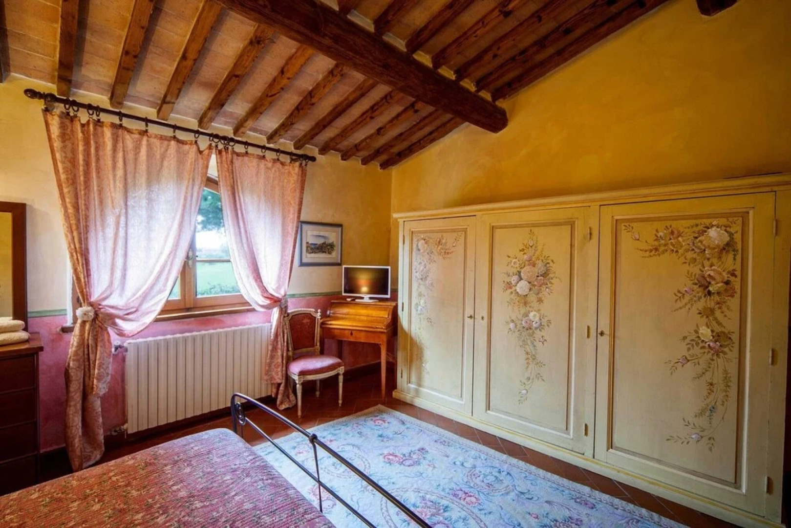 Panoramic Villa in Tuscany Rolling Hill, Well Connected, Everyday new Journey to