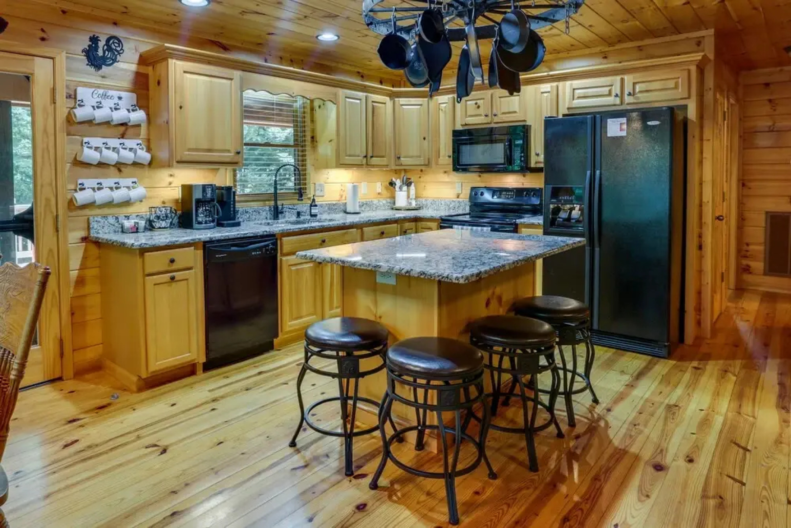 Ellijay Cabin Rental w/ Hot Tub & Resort Amenities