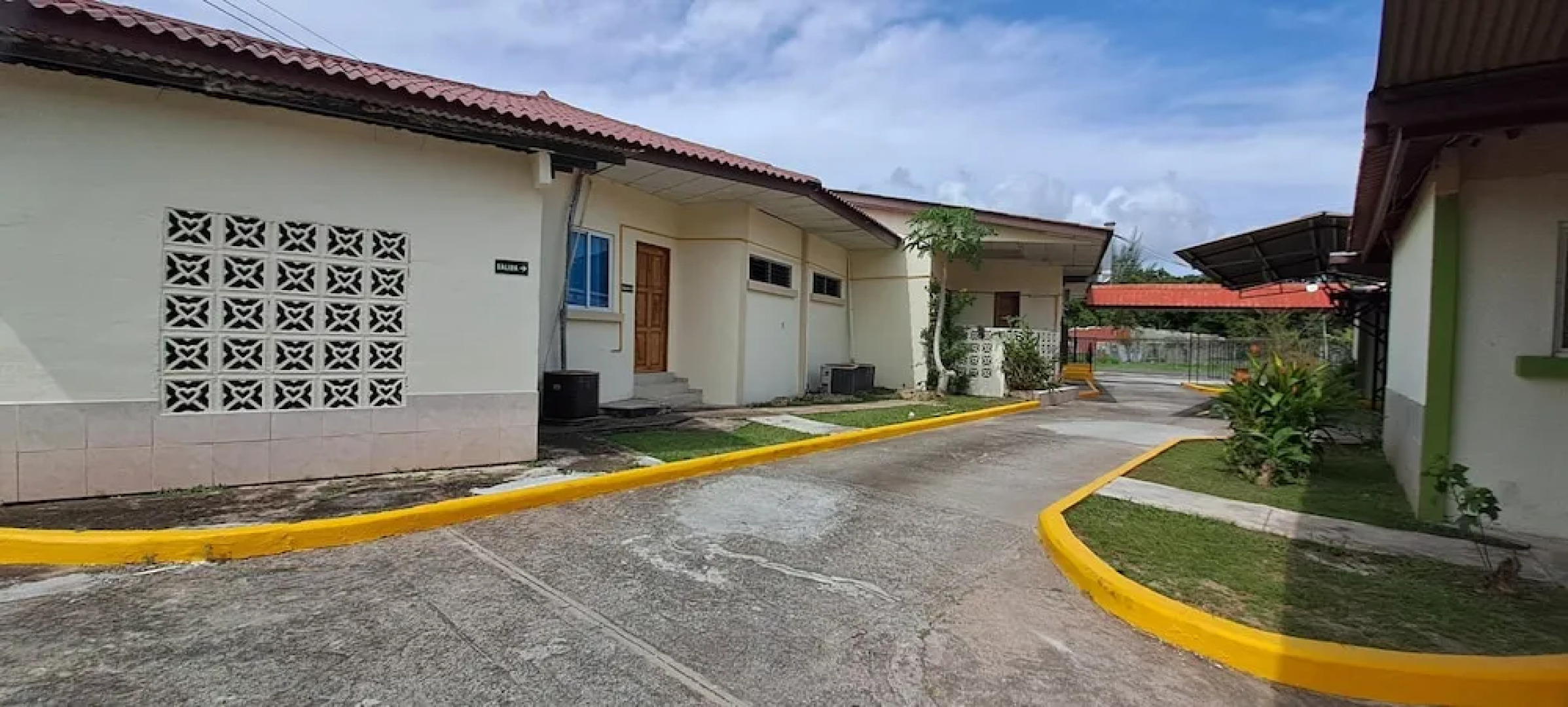 Mi Casa Asi de Grande