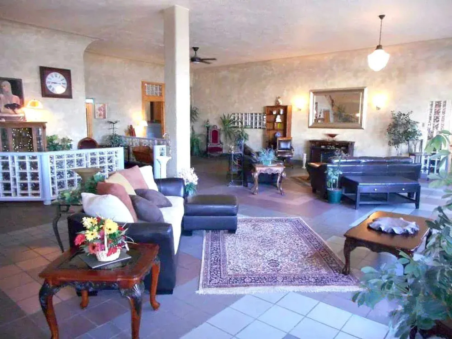 Kirk Hotel And Apartments