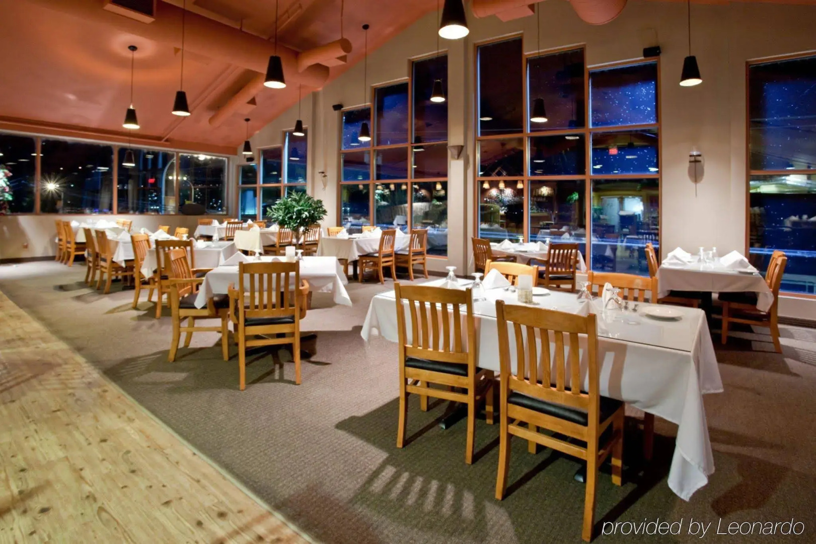 Holiday Inn Hotel & Suites Osoyoos by IHG